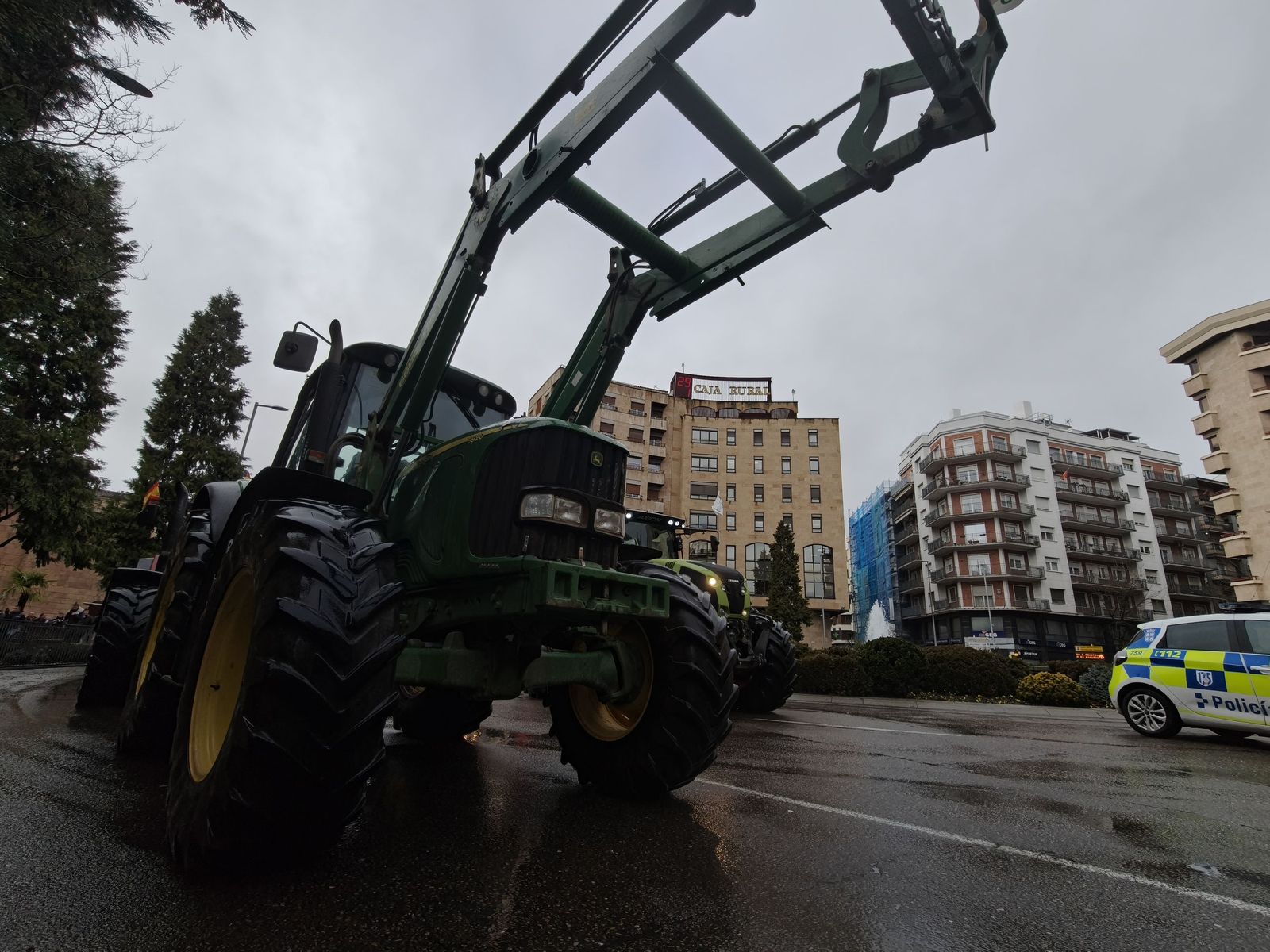 En imágenes la marcha con tractores y vehículos de campo en Salamanca en protesta contra Mercosur