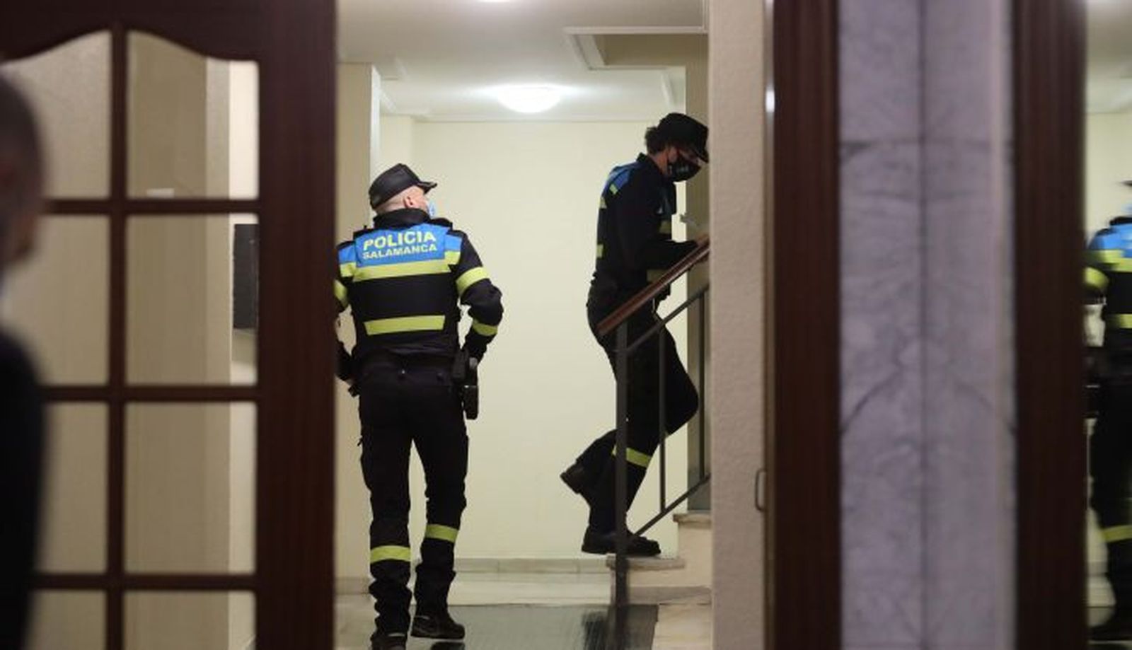 Reportaje con la Policía Local en el turno de tarde para comprobar terrazas y mascarillas.