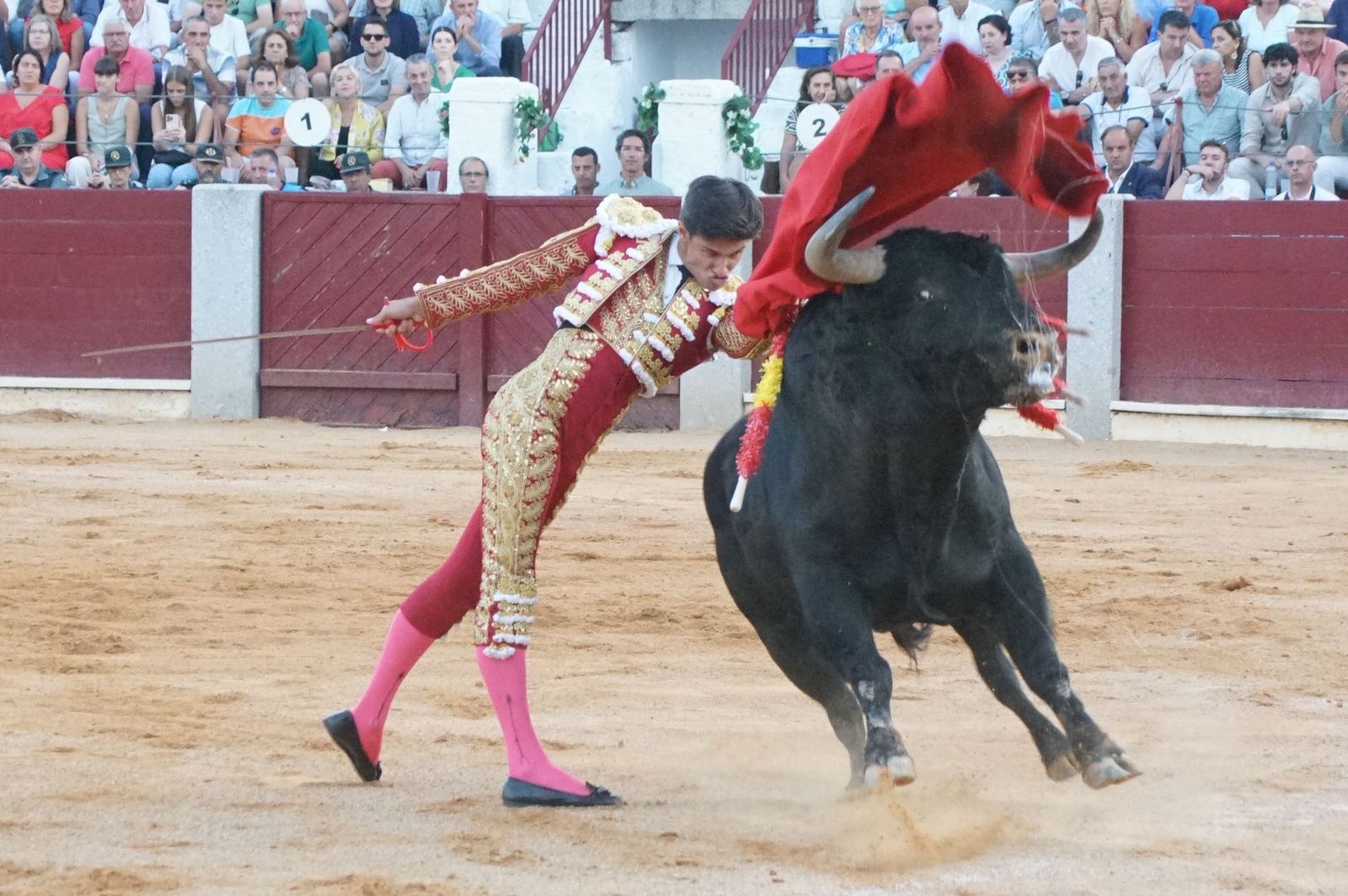 : Emilio de Justo y Diosleguarde cierran en hombros una feria de Guijuelo marcada por las despedidas de El Capea y Javier Castaño