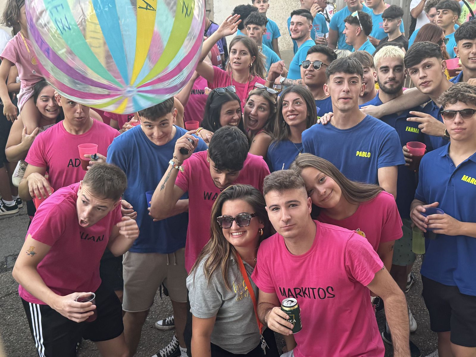 Doñinos de Salamanca. Pregón a cargo de la Asociación Noonan con Celia Vega Cepriá. Acto amenizado con sangría y la charanga El bombazo.