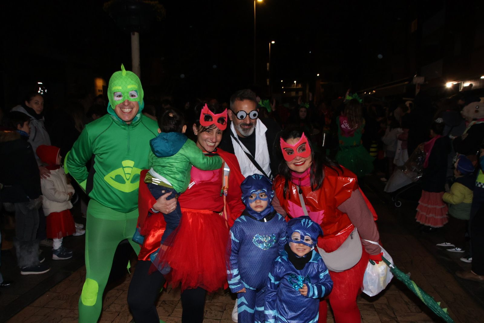 Desfile de disfraces con pasacalles a cargo de Blocco Charr