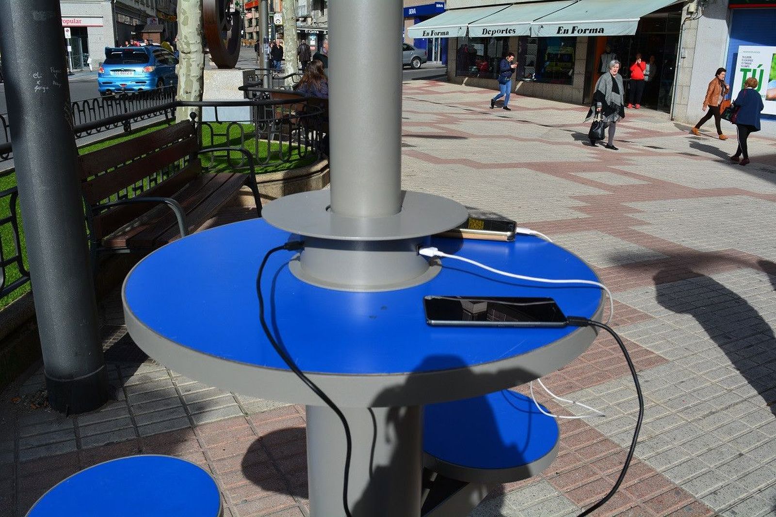 FOTO. DETALLE CARGADOR