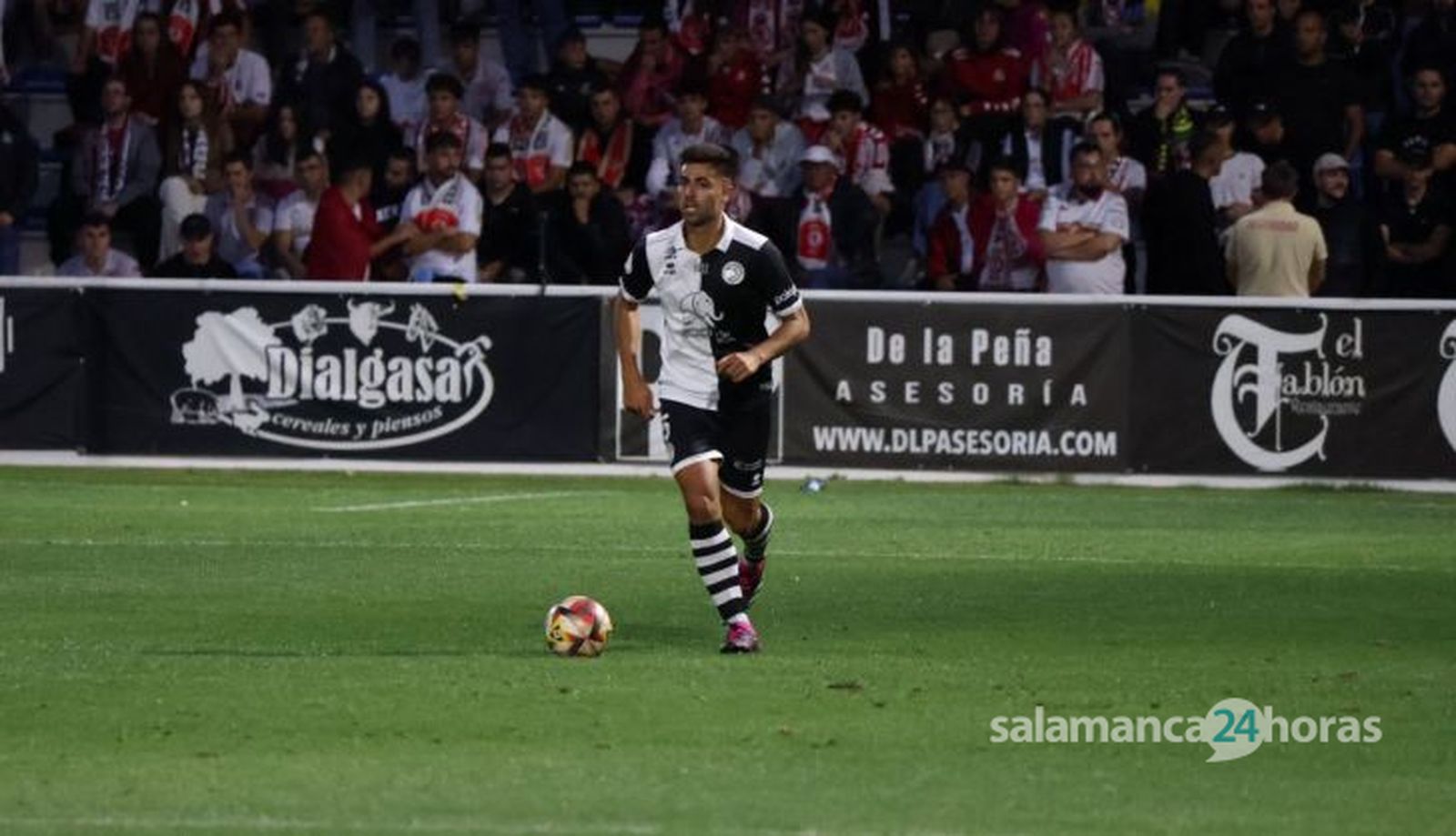 Erik Ruiz, ante la Cultural | FOTO ANDREA MATEOS