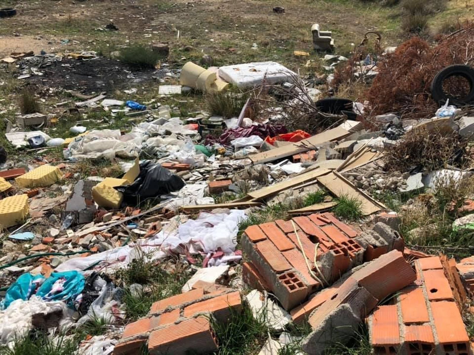 Escombreras en Terradillos (4)