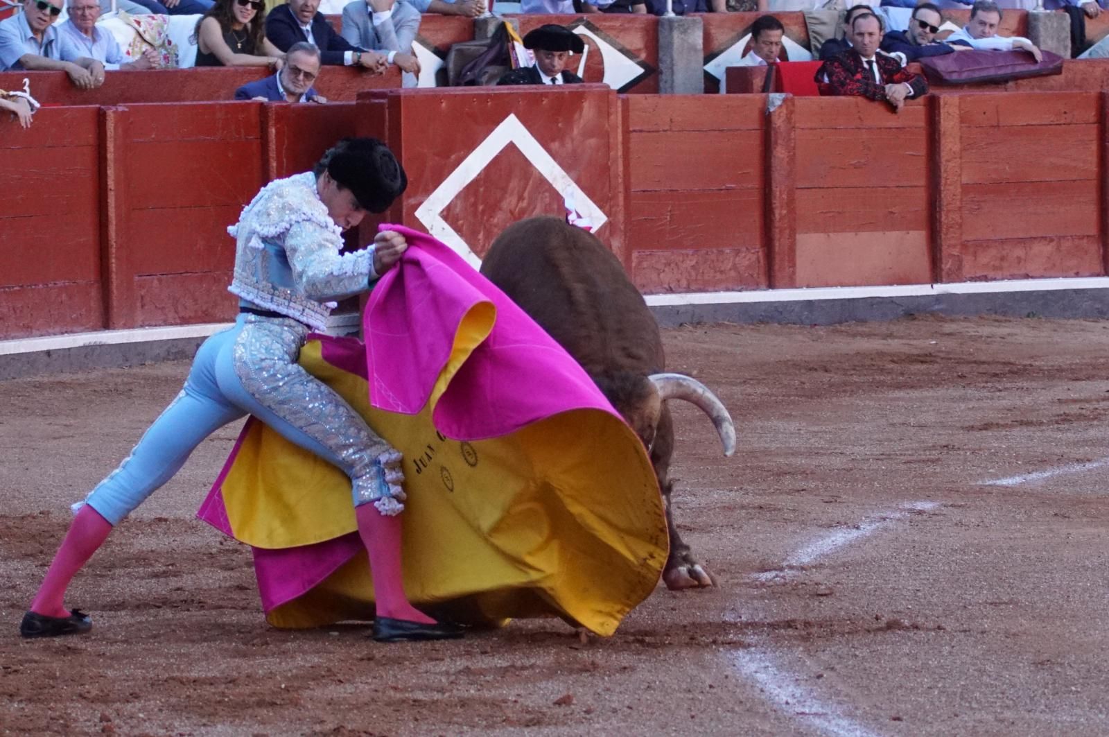Emilio de Justo, Juan Ortega y Roca Rey inauguran el cartel de figuras en la feria de Salamanca: la corrida de Garcigrande en imágenes