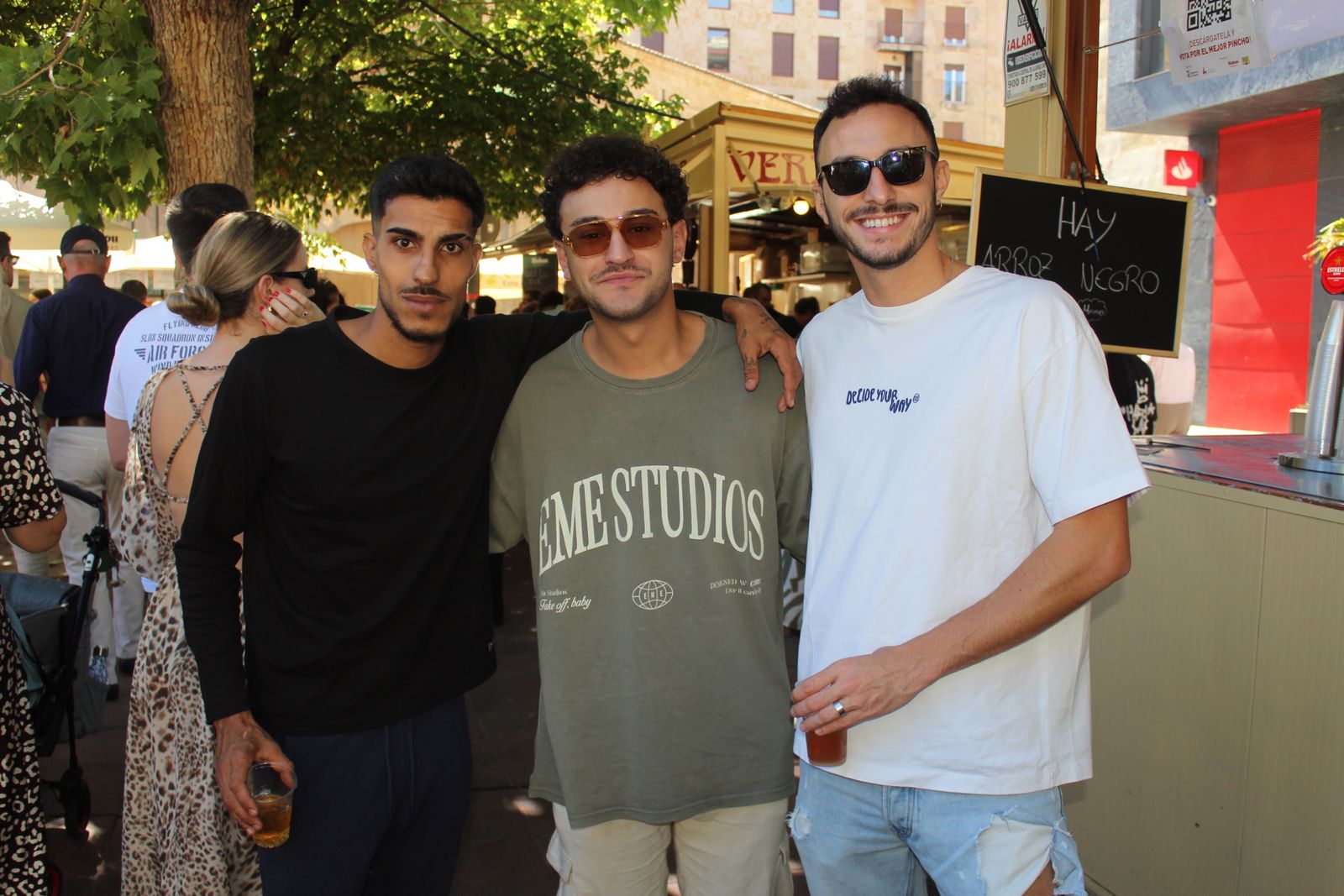 Ambiente en la Feria de Día en el mediodía de este domingo