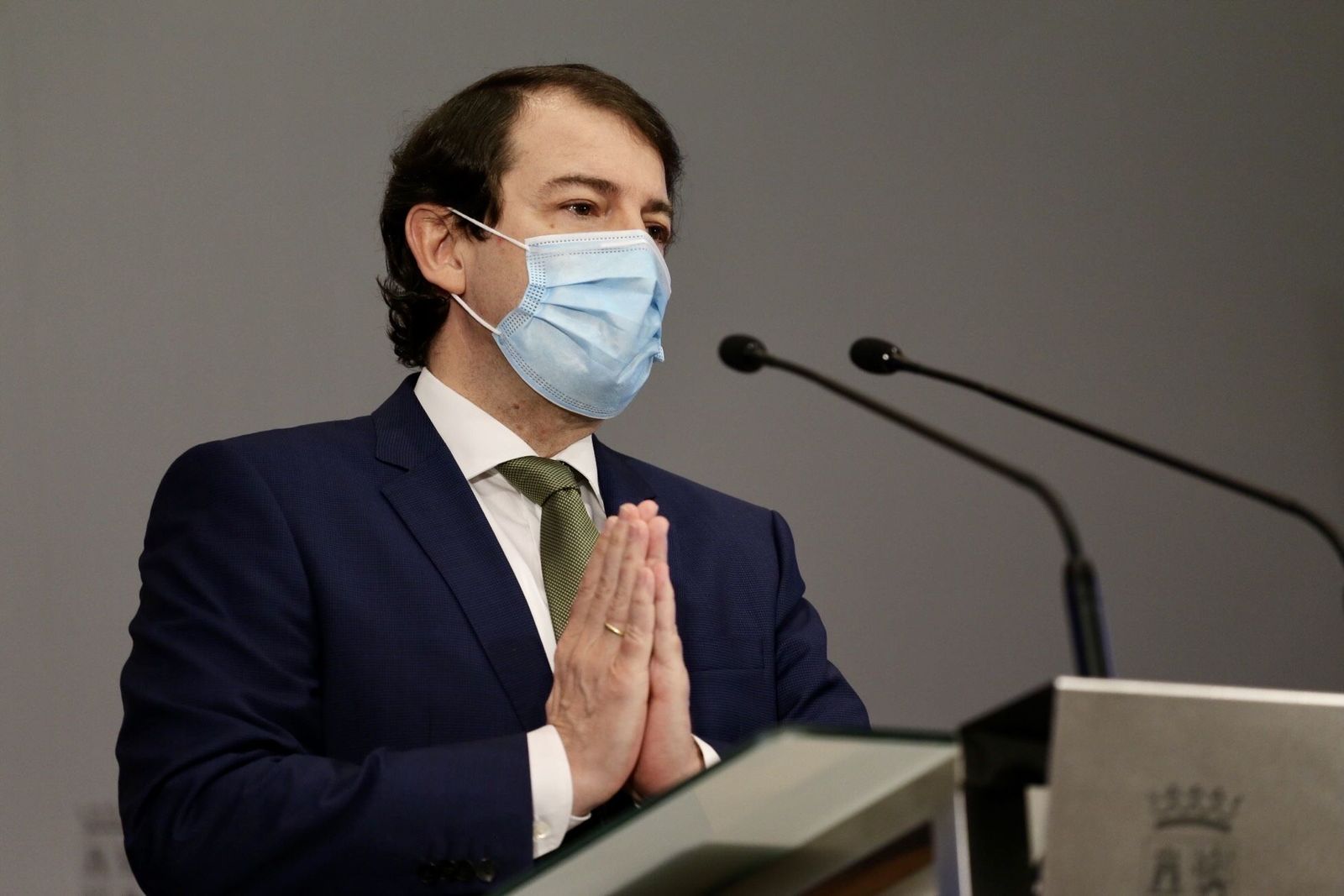 Alfonso Fernández Mañueco, ofrece una rueda de prensa para informar sobre las alegaciones al recurso contra el Acuerdo 22021, de 15 de enero, sobre la limitación de la libertad de circulación de las personas en horario. | FOTO: ICAL