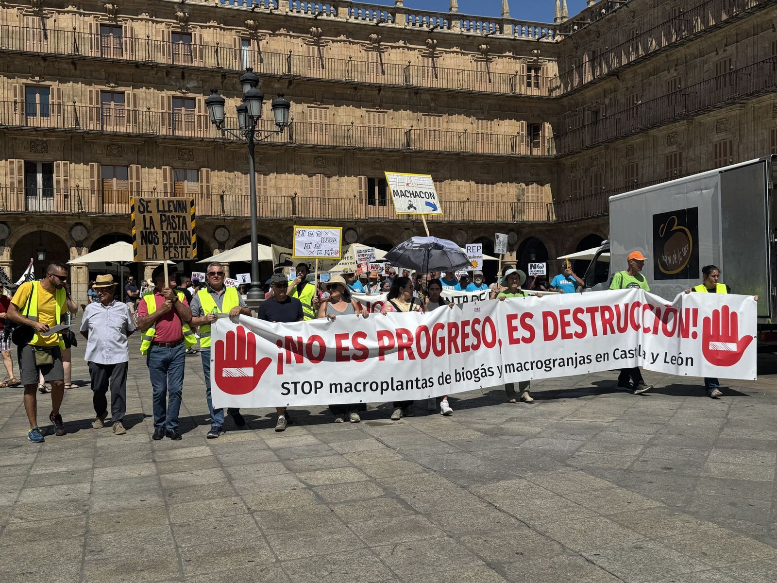 Manifestación Biogás en la Plaza Mayor de Salamanca