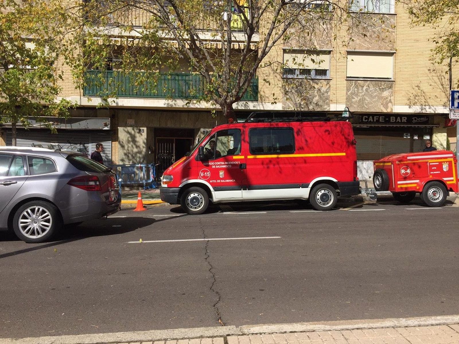 Bomberos en los madroños