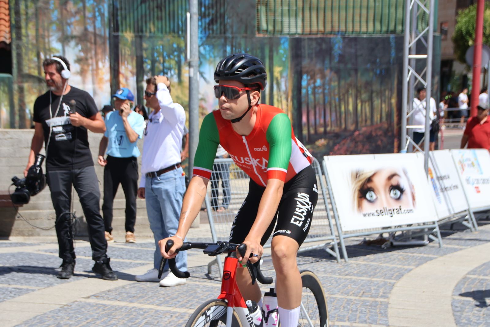 Salida II Vuelta Ciclista a Castilla y León Sub-23 y Élite