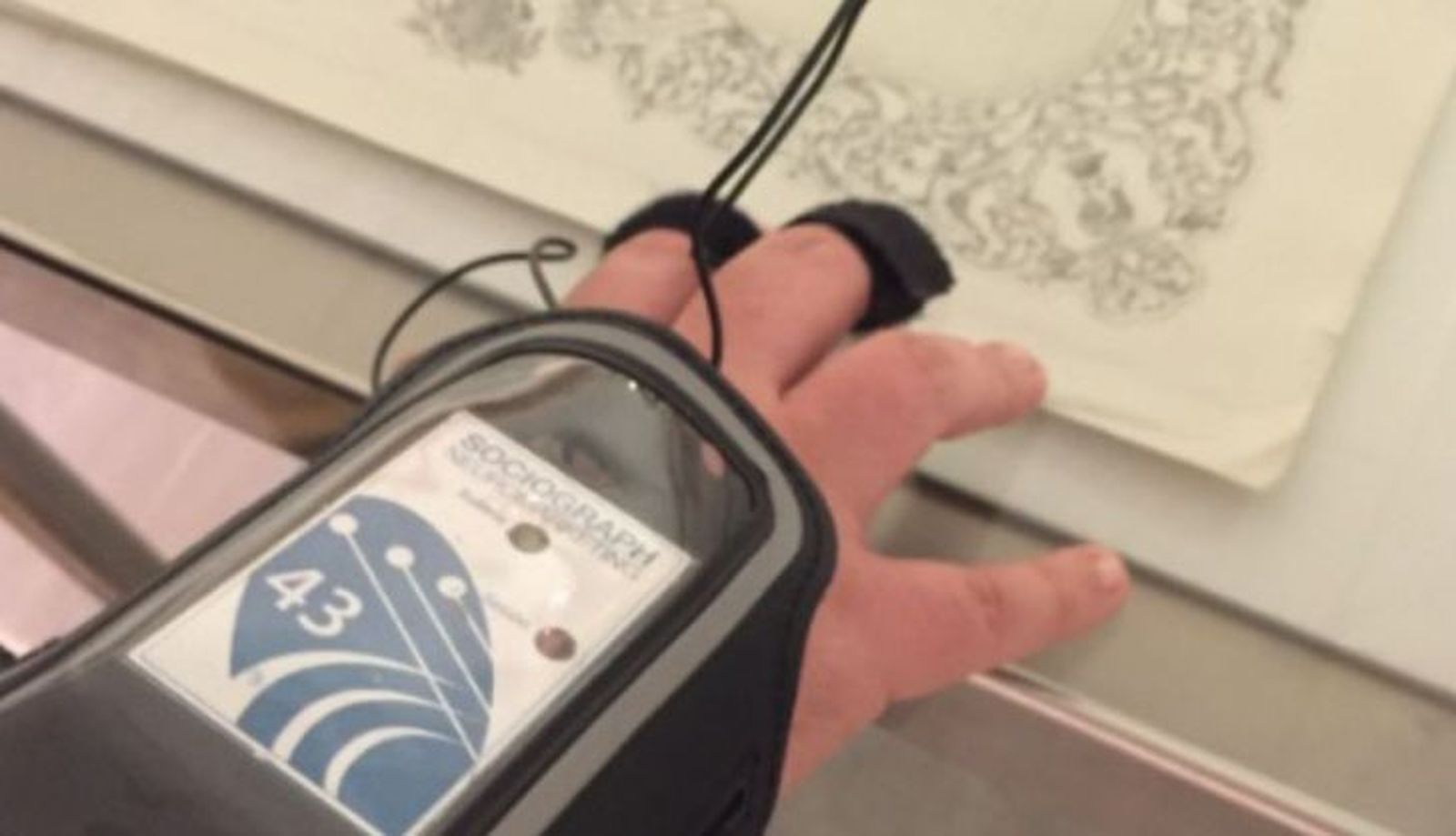 Sistema para la medición de reacciones emocionales en grupos sociales. Sociograph