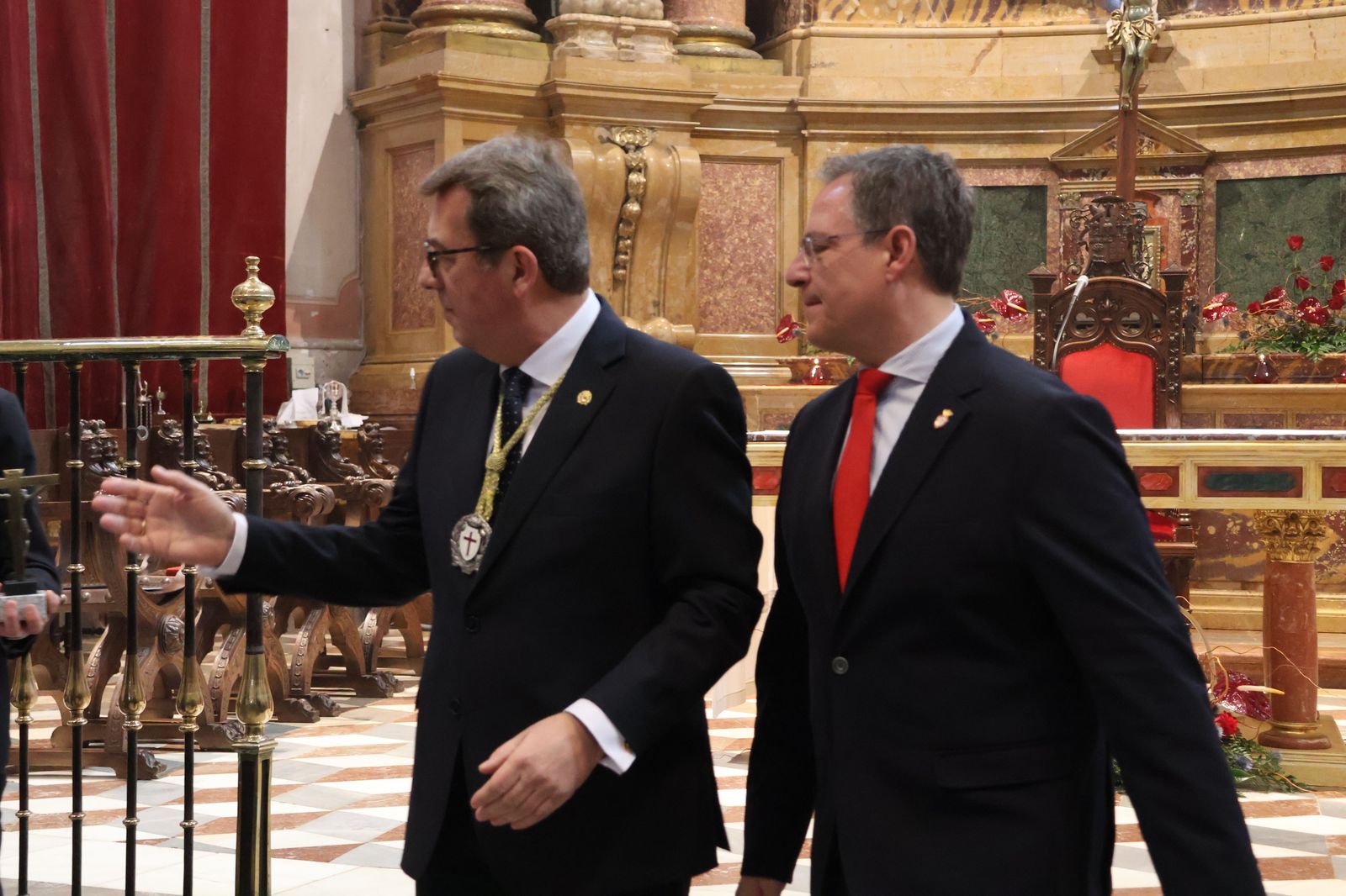 entrada-de-nuevos-hermanos-de-la-cofradia-del-silencio-4