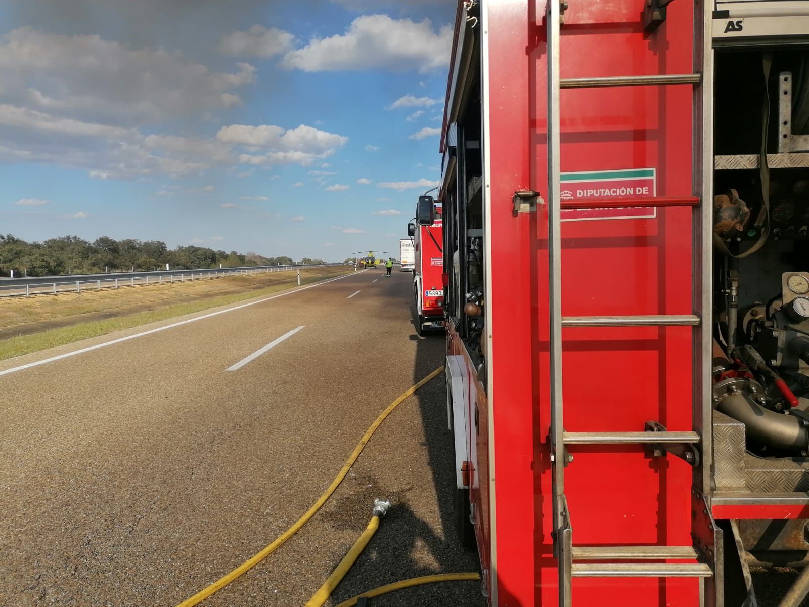 incendio-en-un-camion-tras-colisionar-con-una-furgoneta-12