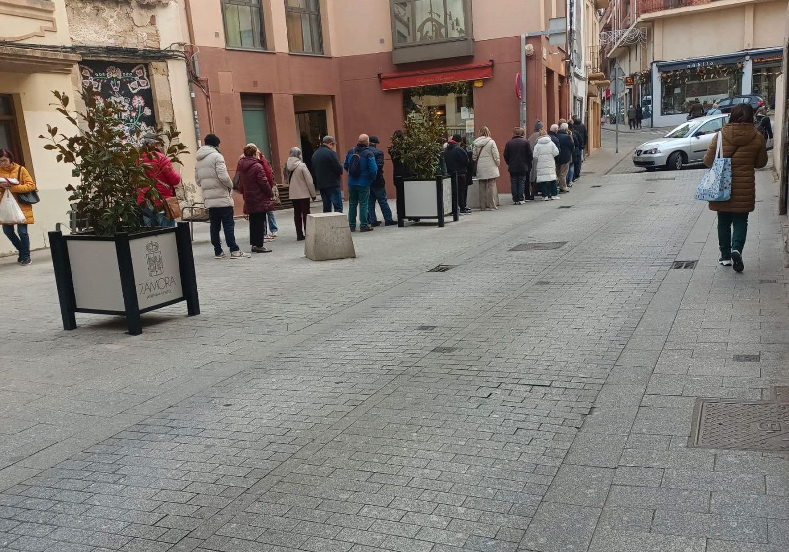 Imagen de las colas esta mañana de martes