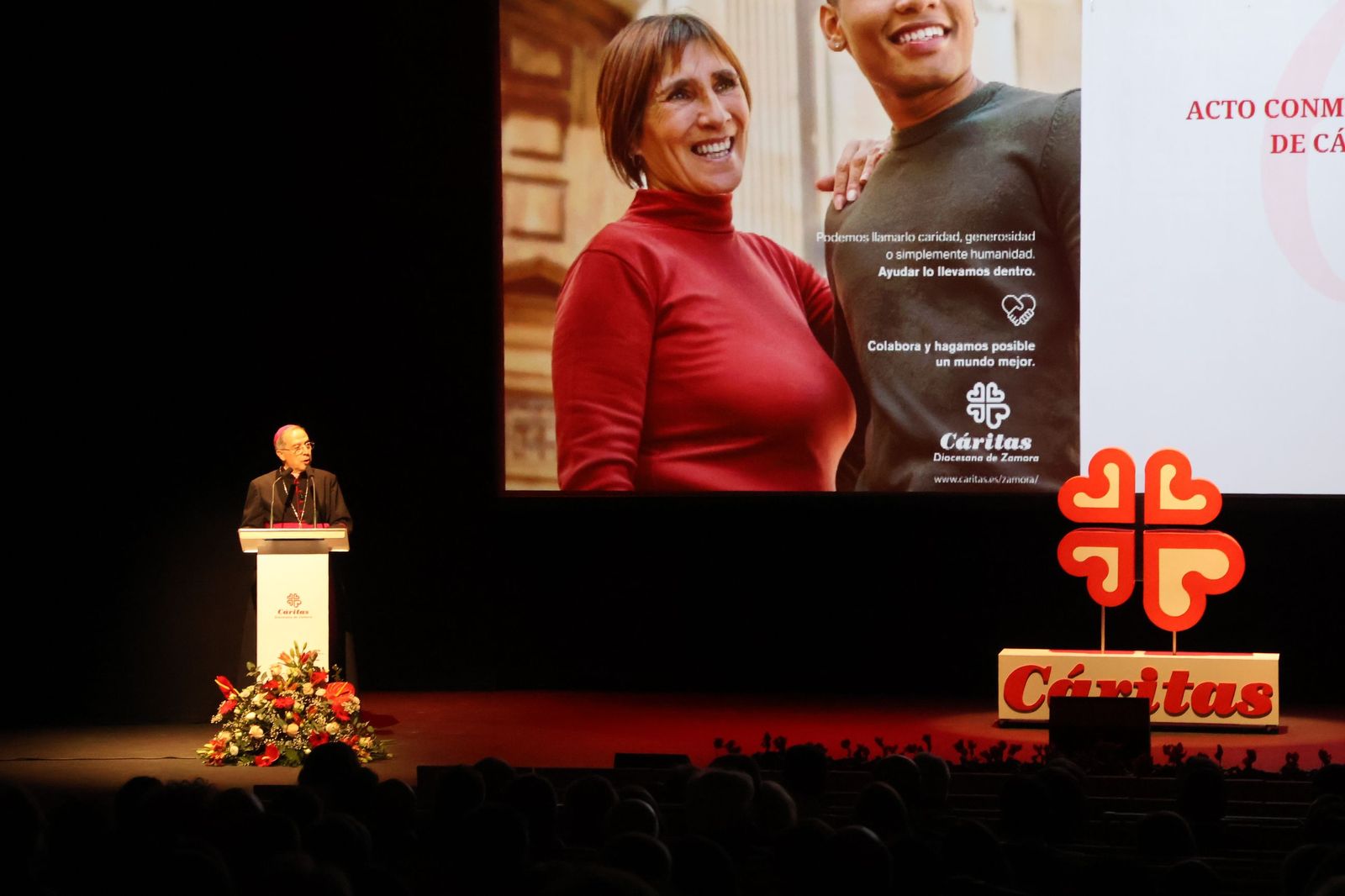 GALERÍA | El Ramos Carrión acoge la gala de aniversario de Cáritas Zamora