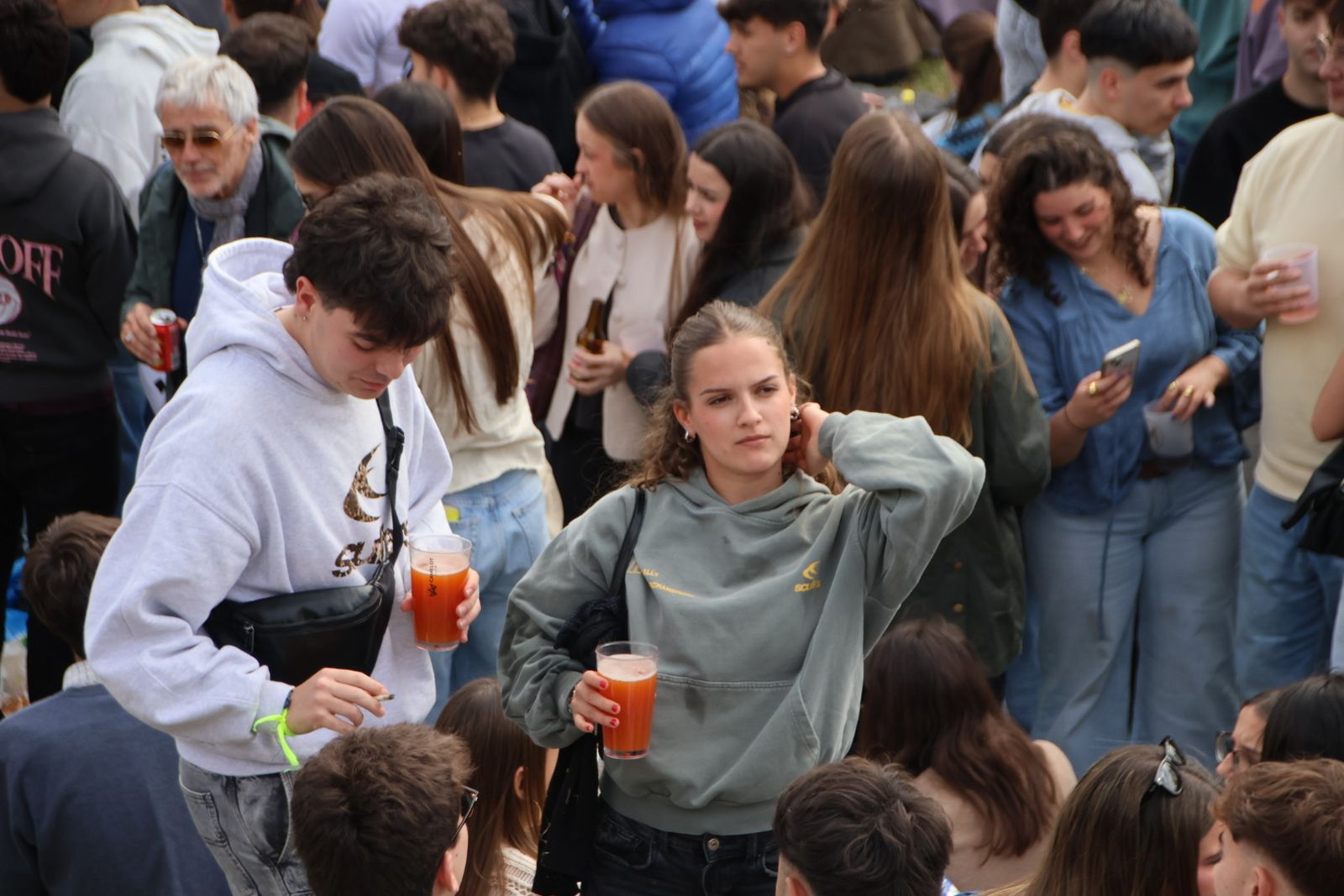 Un multitudinario Lunes de Aguas en Salamanca llena la ribera del Tormes