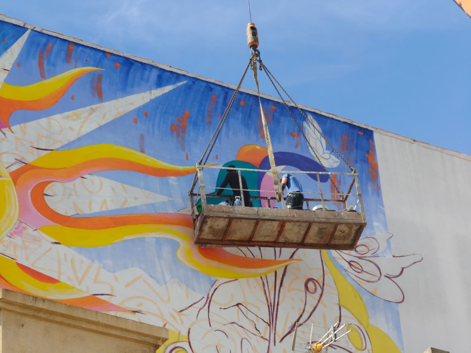 Mural del artista invitado a la Galería Urbana del Barrio del Oeste, Murfin