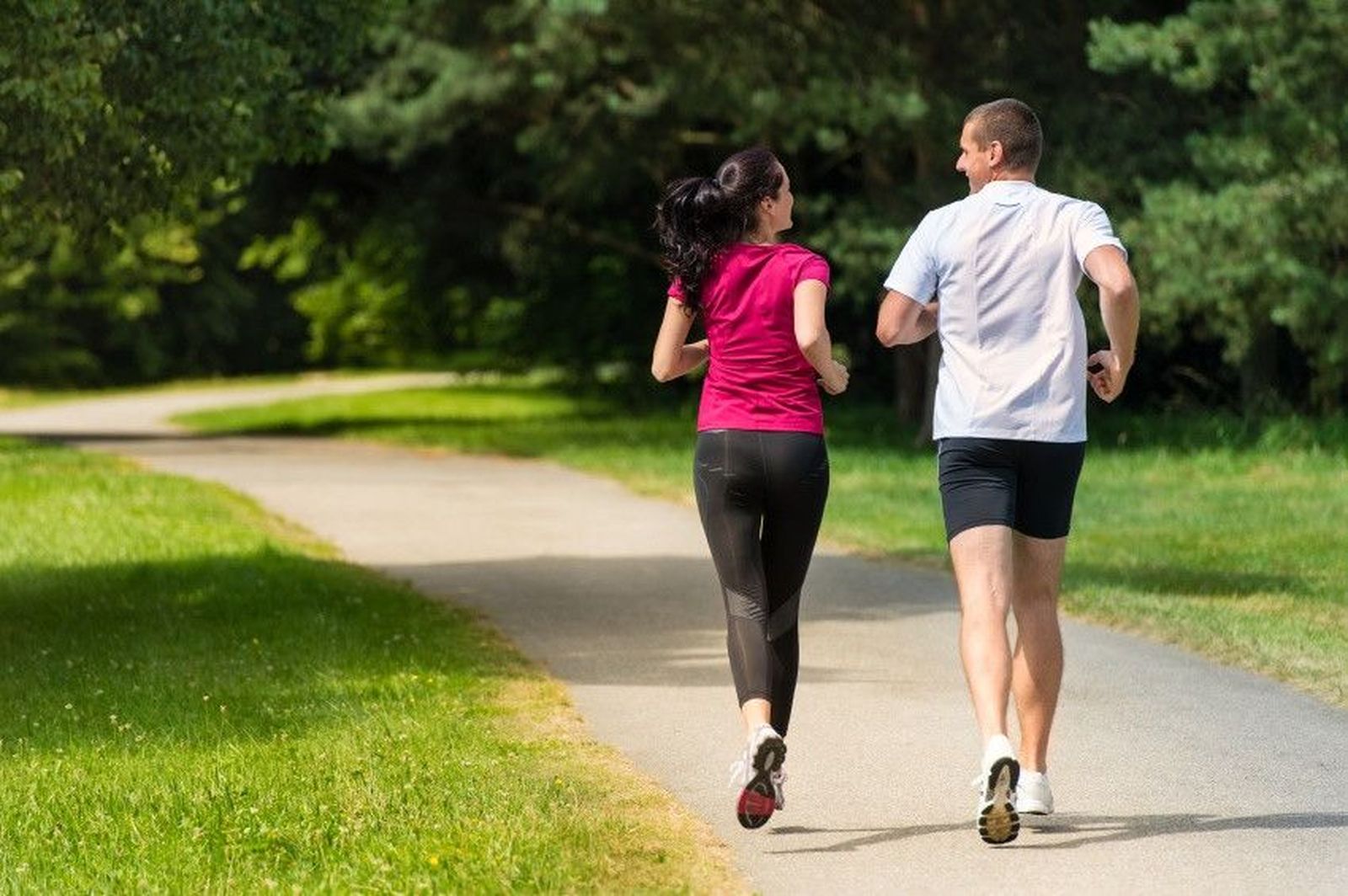 Pareja corriendo