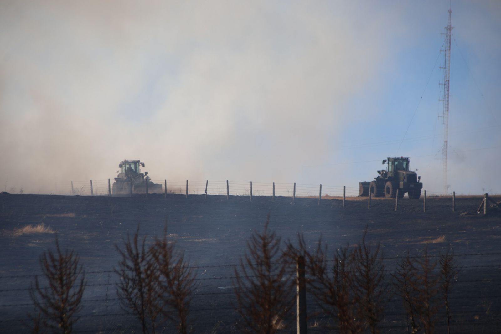 Incendio de rastrojos en la carretera de Matilla de los Caños