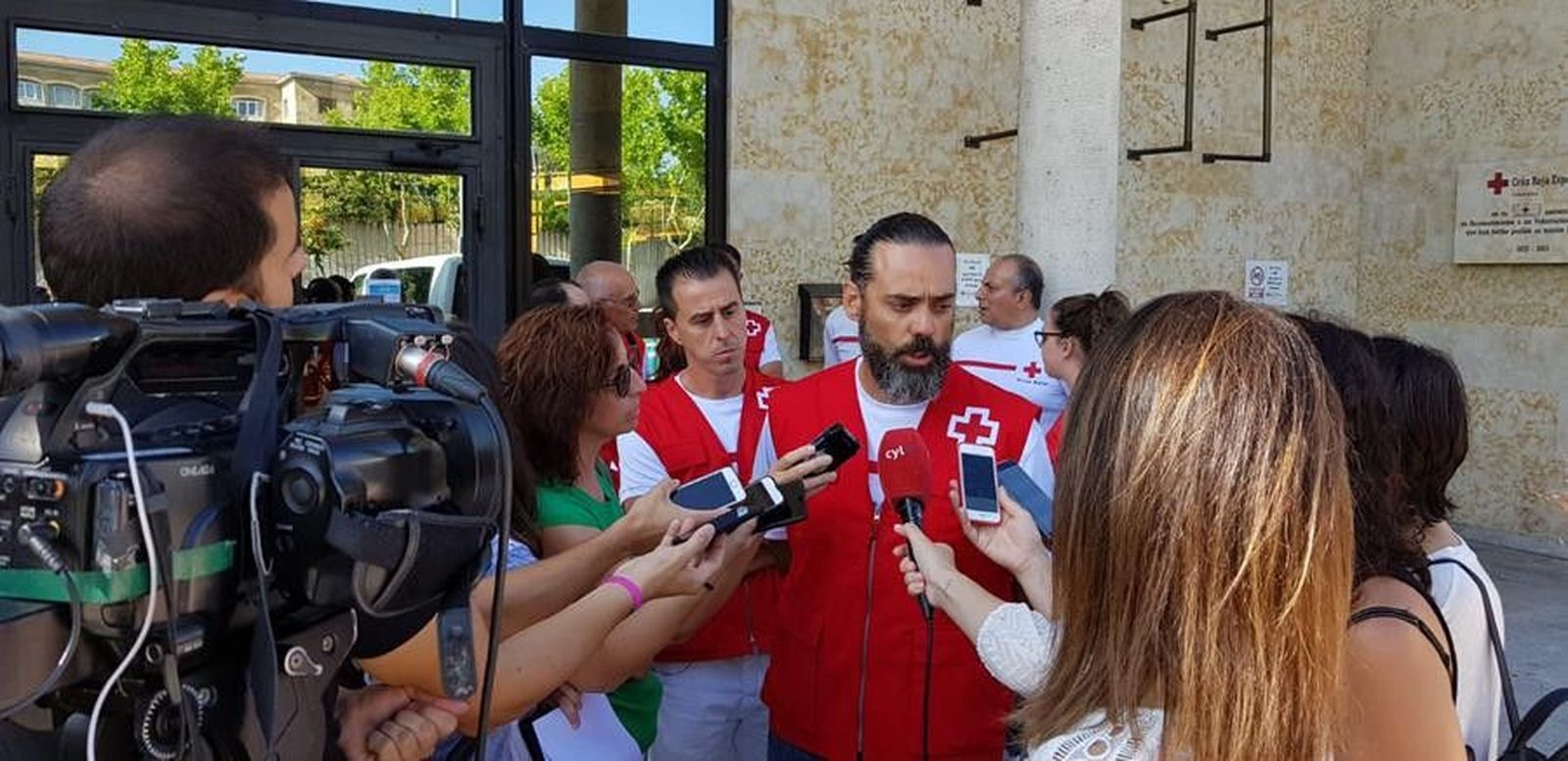 Trece voluntarios de Cruz Roja en Castilla y León refuerzan atención inmigrantes costas andaluzas (Copy)