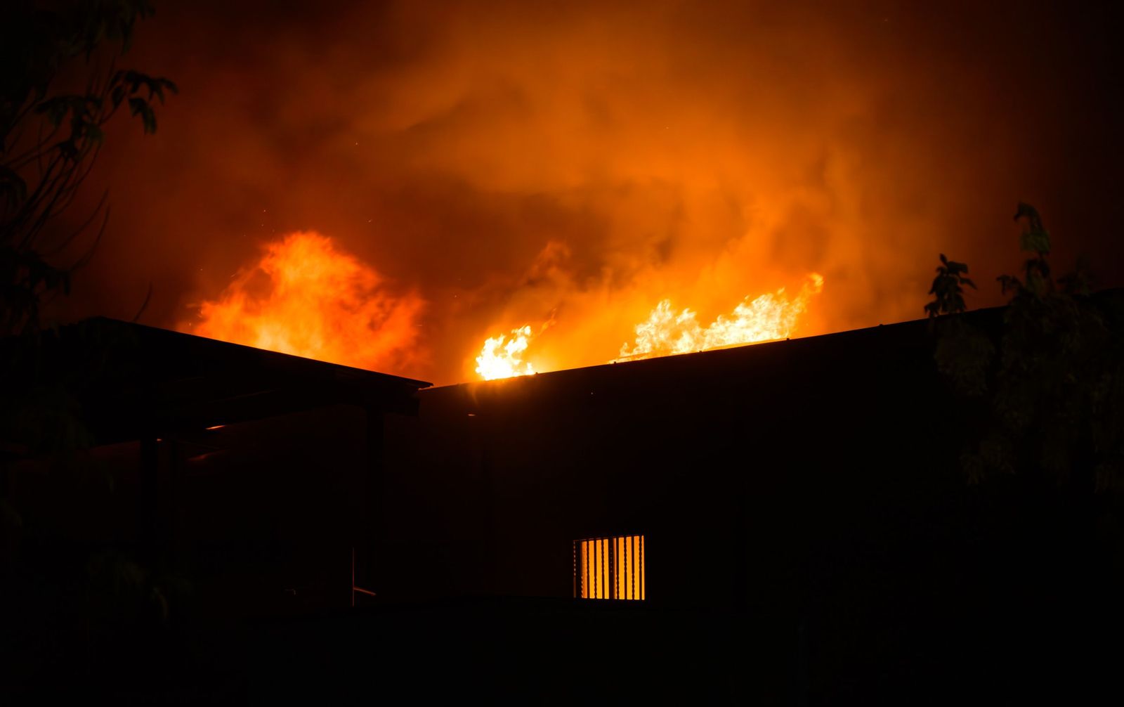 Herido un varón en el incendio de una nave en Ciudad Rodrigo