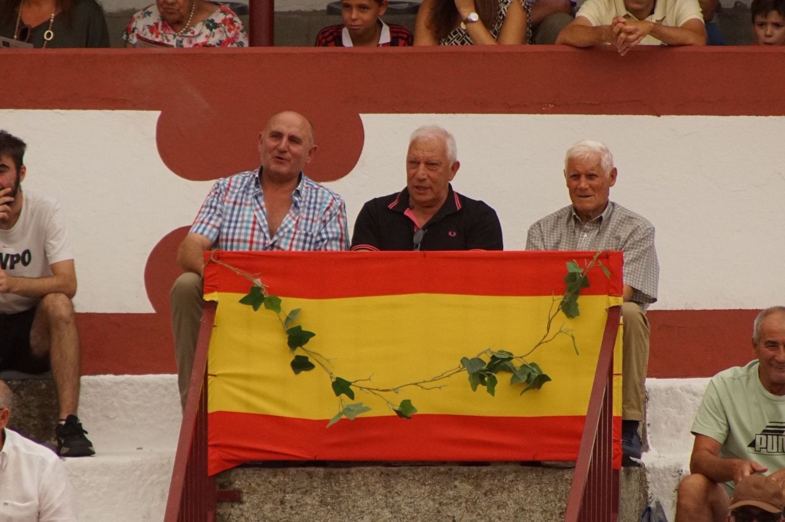 Javier Castaño se despide de Guijuelo y Damián Castaño, su hermano, e Ismael Martín salen a hombros en Guijuelo