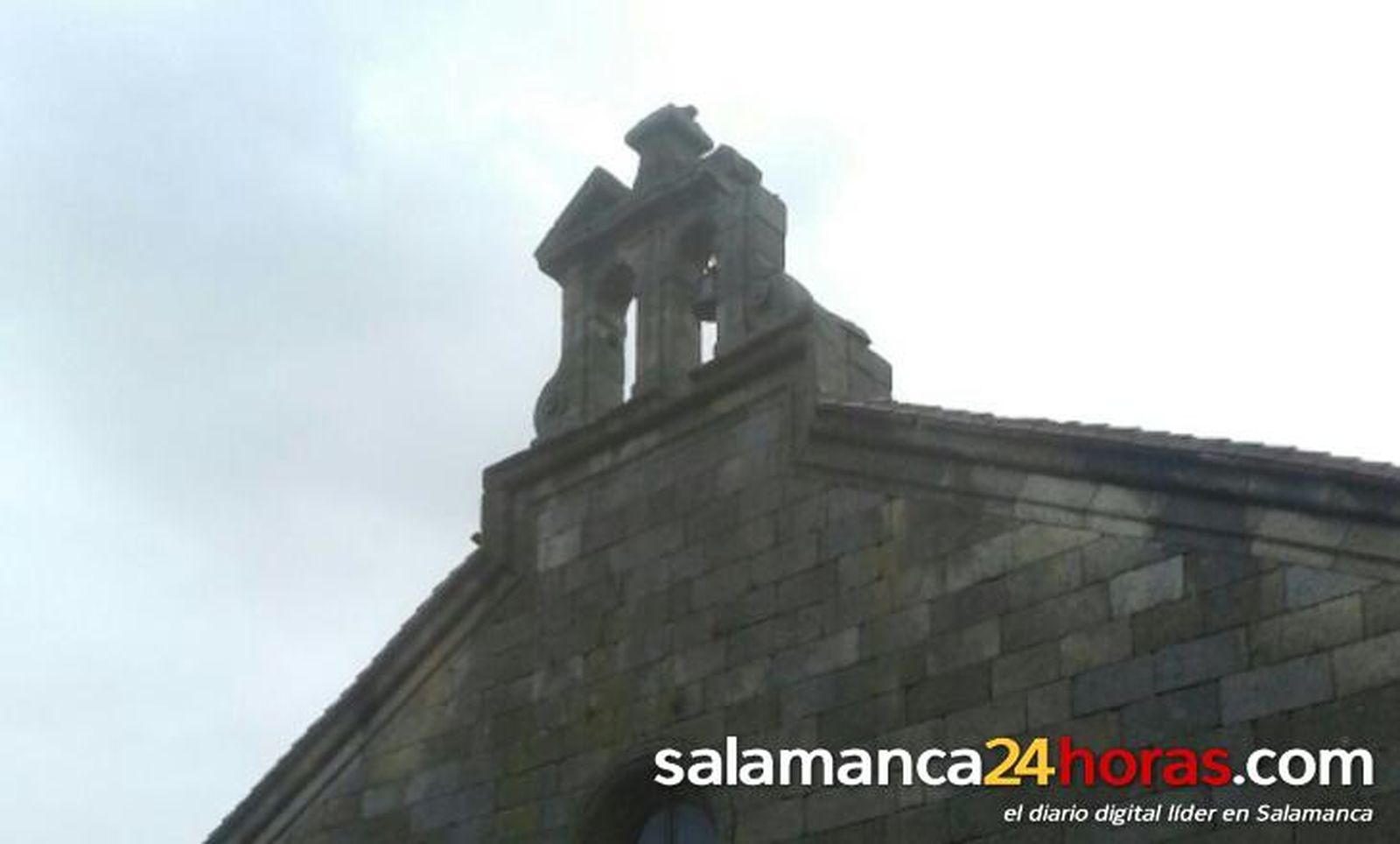 Un rayo impacta en la Iglesia de La Alberca