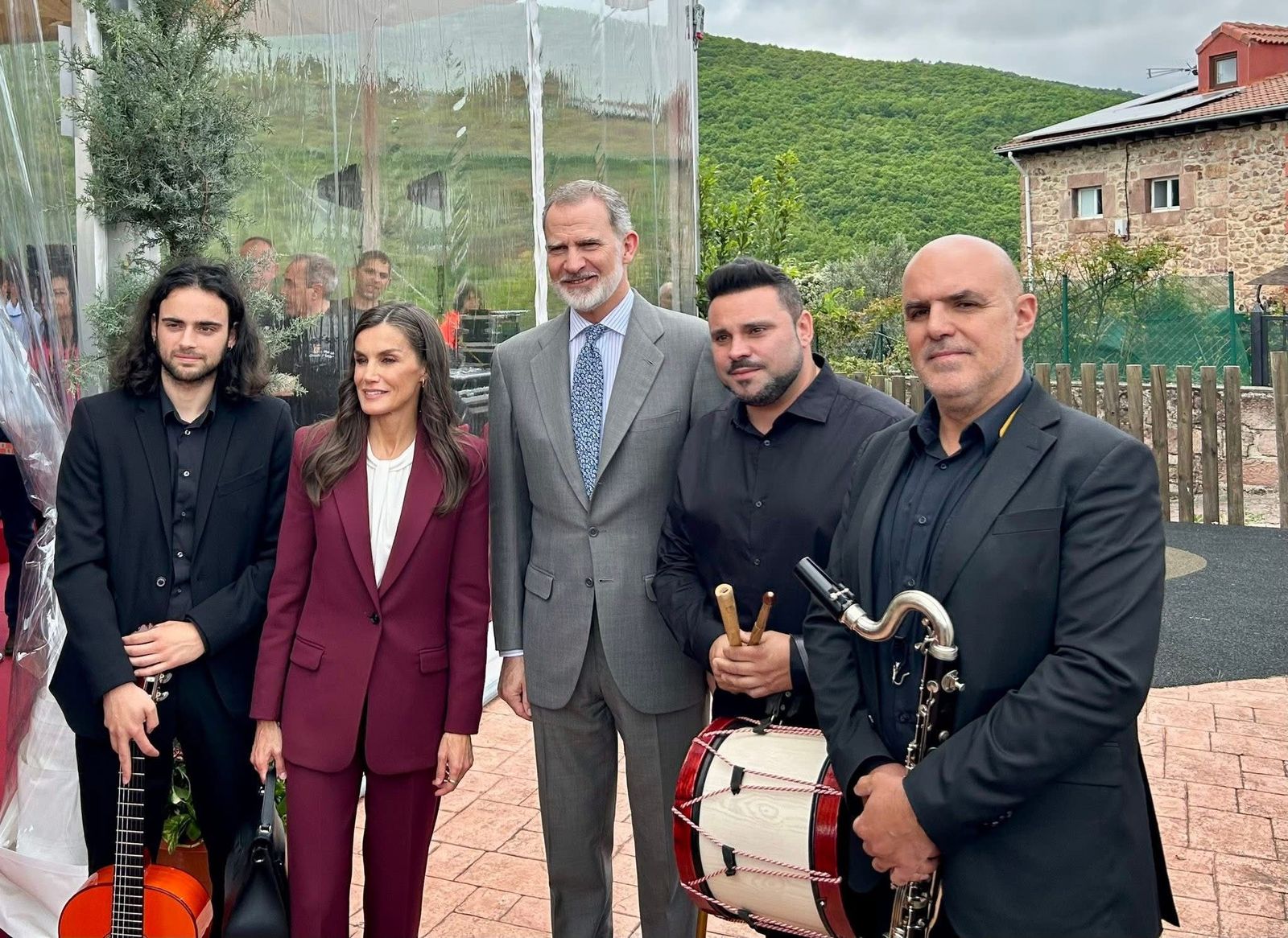 El músico zamorano Luis Antonio Pedraza conquista a los Reyes con su himno en Brañosera