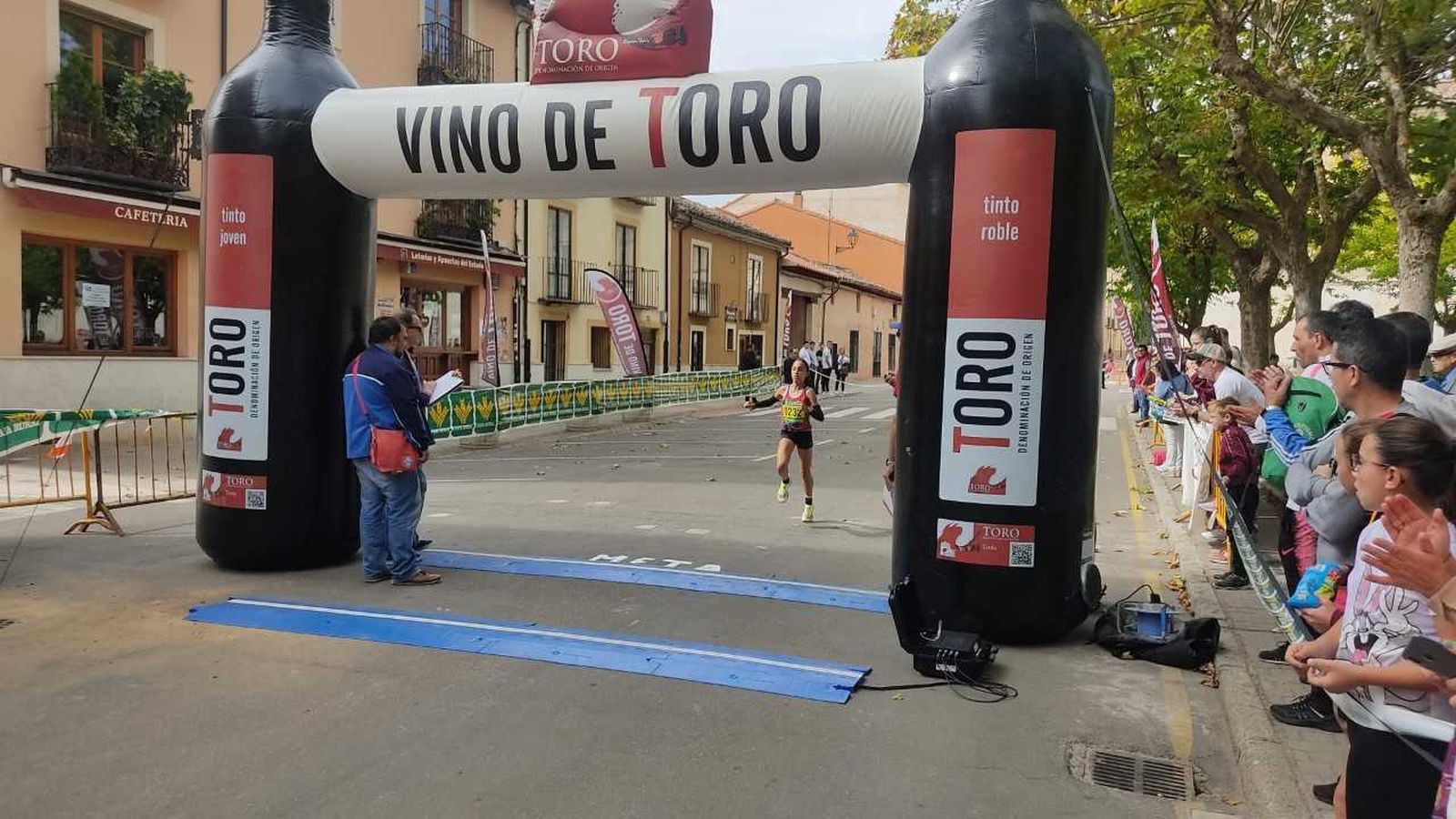 Vino Toro Caja Rural