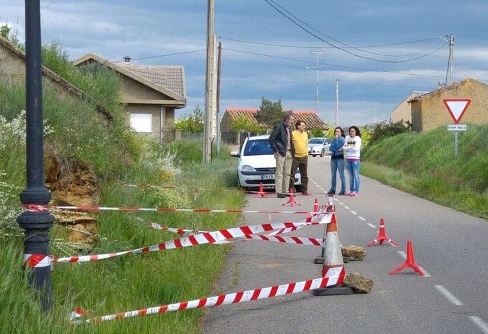 Cortado un carril entre La Milla de Tera y Junquera por el hundimiento de una bodega