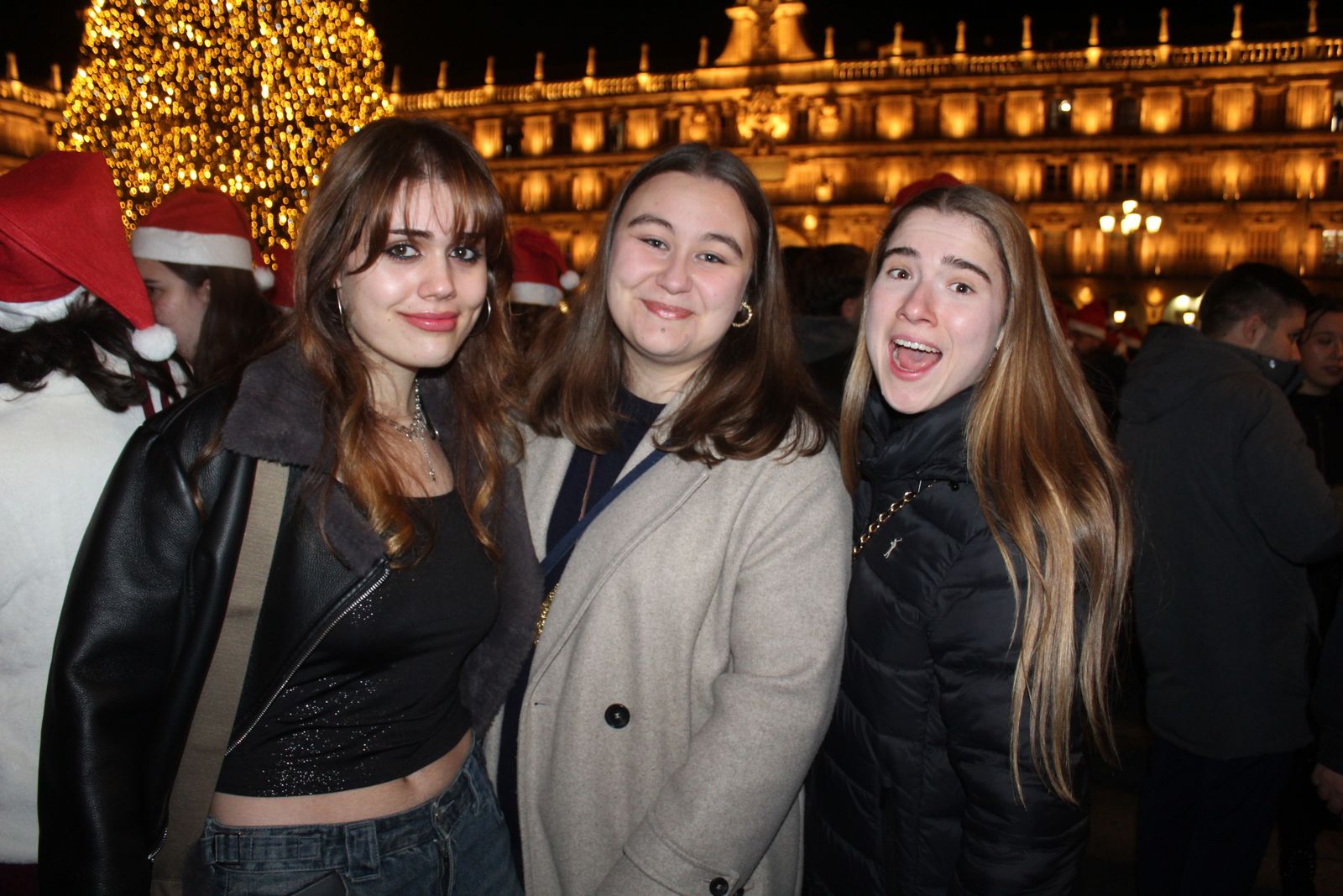 Miles de personas disfrutan de las campanadas y la fiesta del Fin de Año Universitario