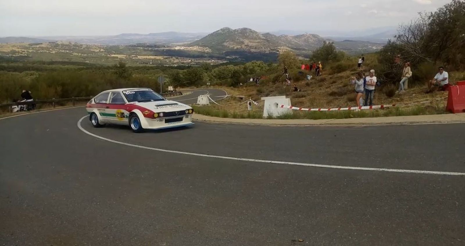 Imagen de archivo de uno de los coches en la Subida Charra a La Covatilla