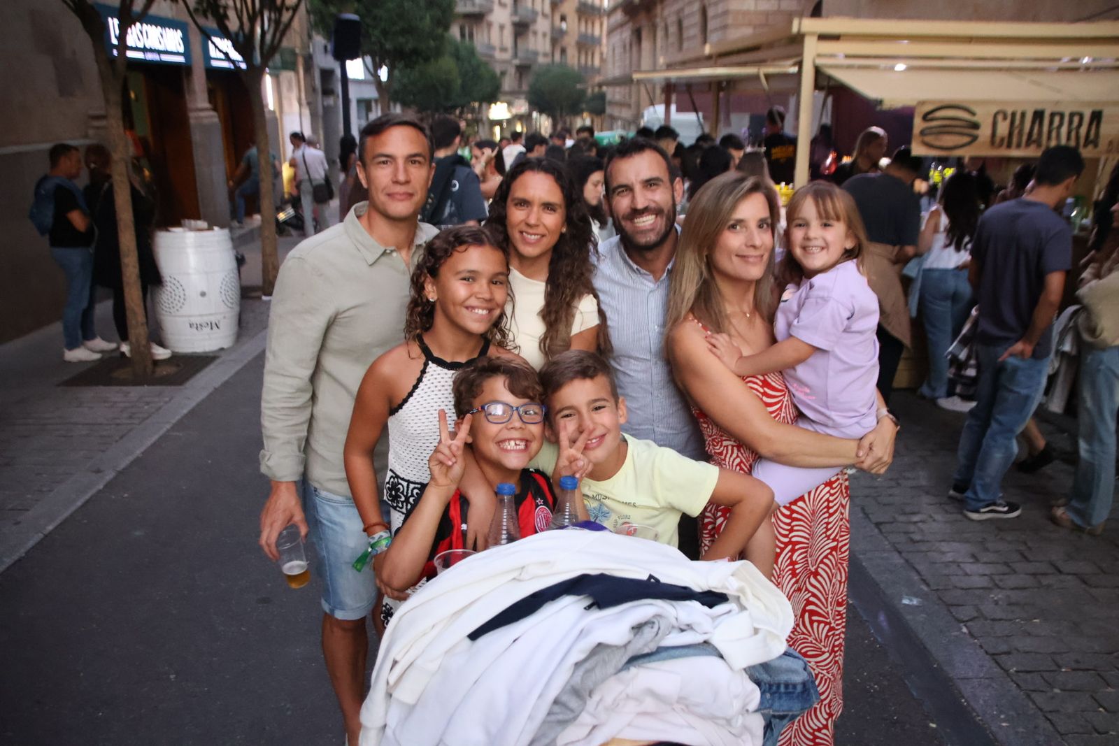 Ambiente de las casetas el  jueves por la tarde noche