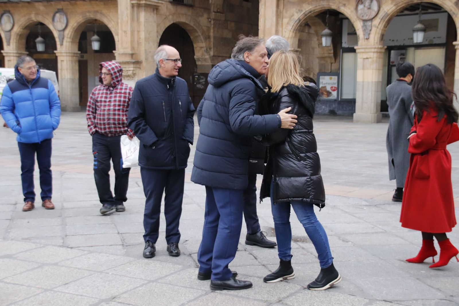 Inauguración de la escultura del artista chino Xu Hongfei