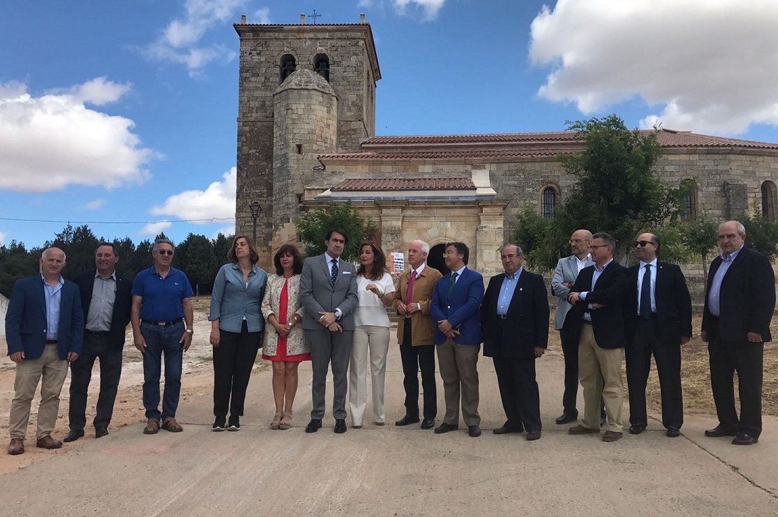 La iglesia del municipio palentino de Prádanos de Ojeda luce su nueva cubierta