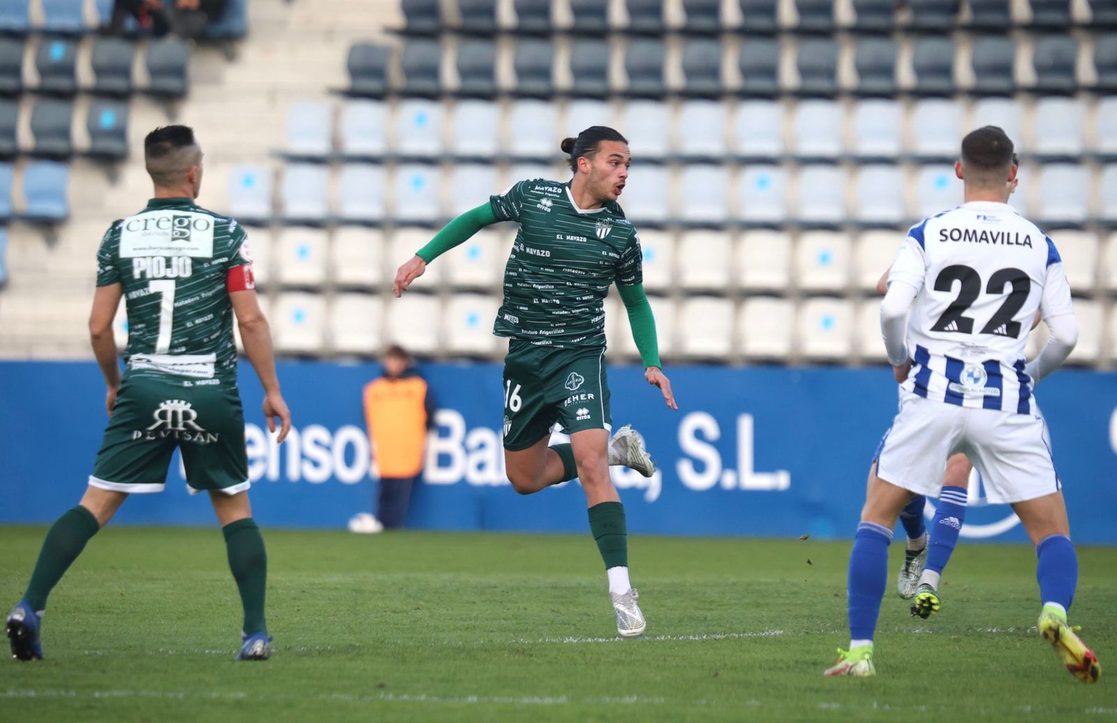 Willy, ante la Gimnástica de Torrelavega FOTO CD GUIJUELO