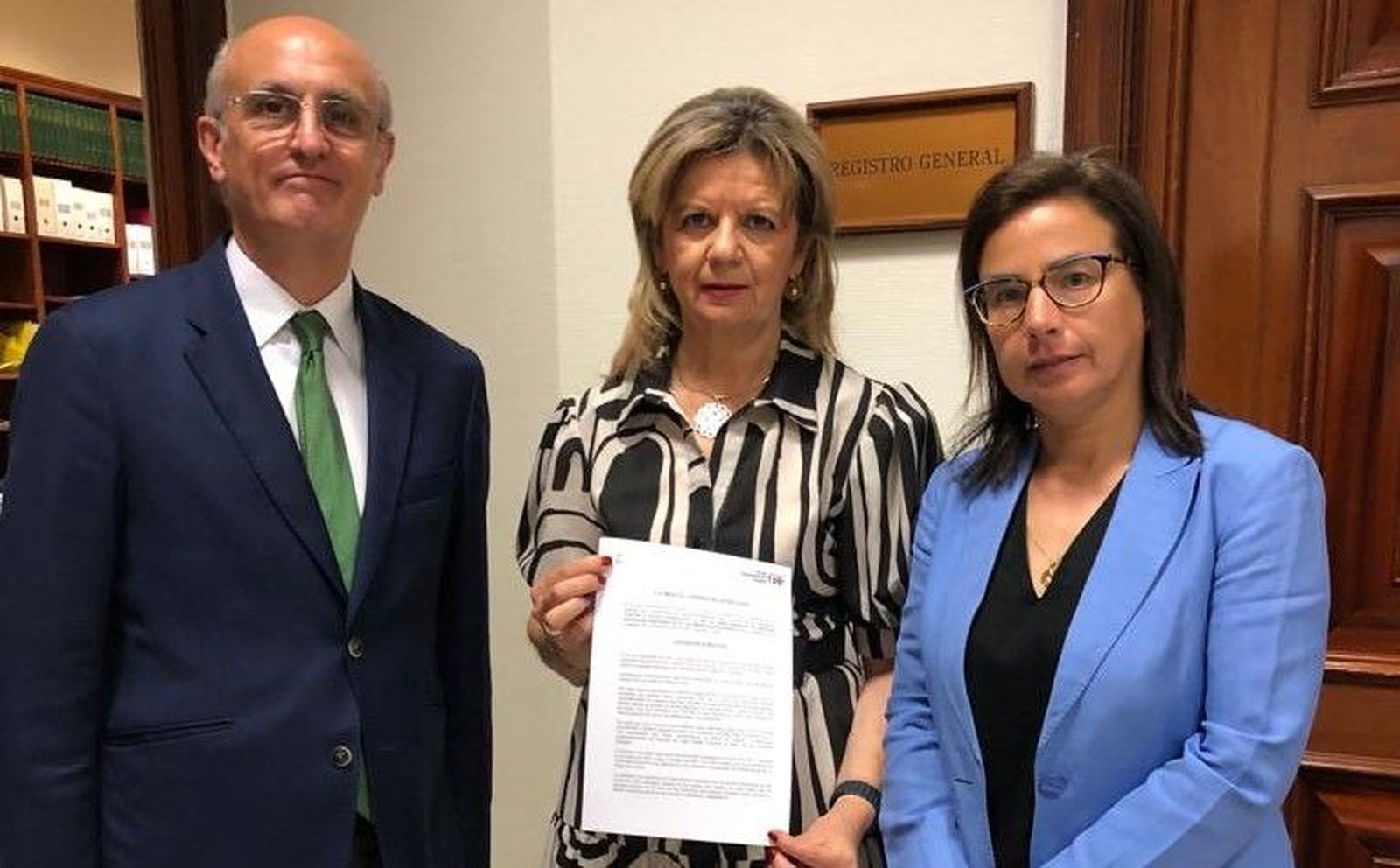 La iniciativa parlamentaria ha sido registrada por los diputados por Zamora, Elvira Velasco Morillo, y Orense, Ana Vázquez Blanco y Celso Delgado Arce