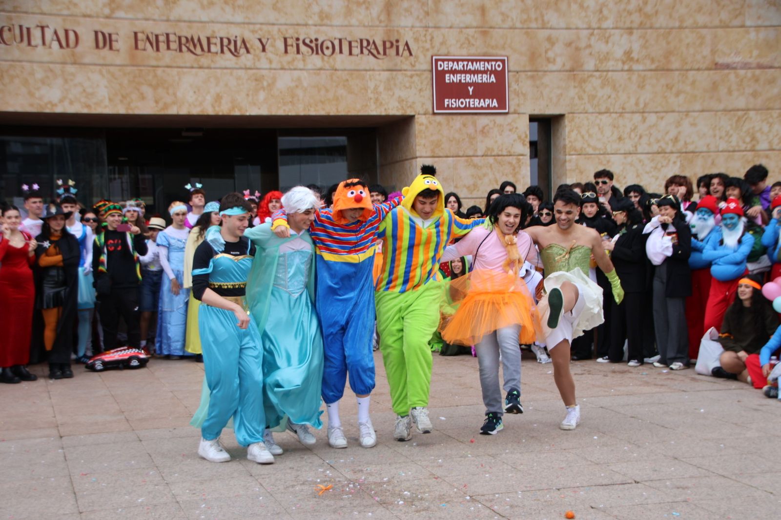 Charanga fiestas Enfermería y Fisioterapia USAL