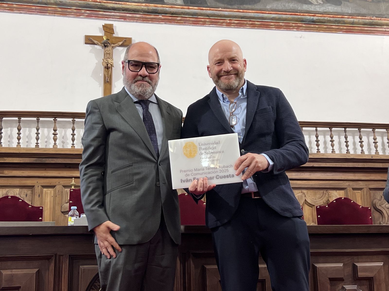 scobar recibe el premio María Teresa Aubach