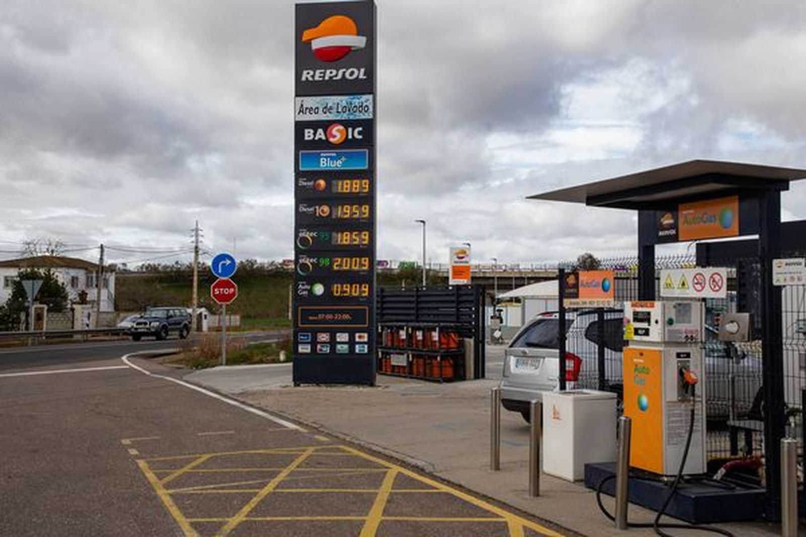 Gasolinera Repsol en la N122 a la entrada de Zamora