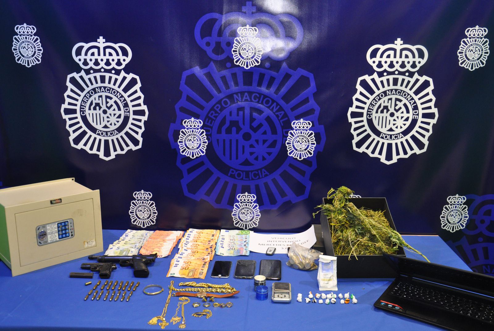 Imagen de lo incautado durante la intervención | Foto: Policía Nacional