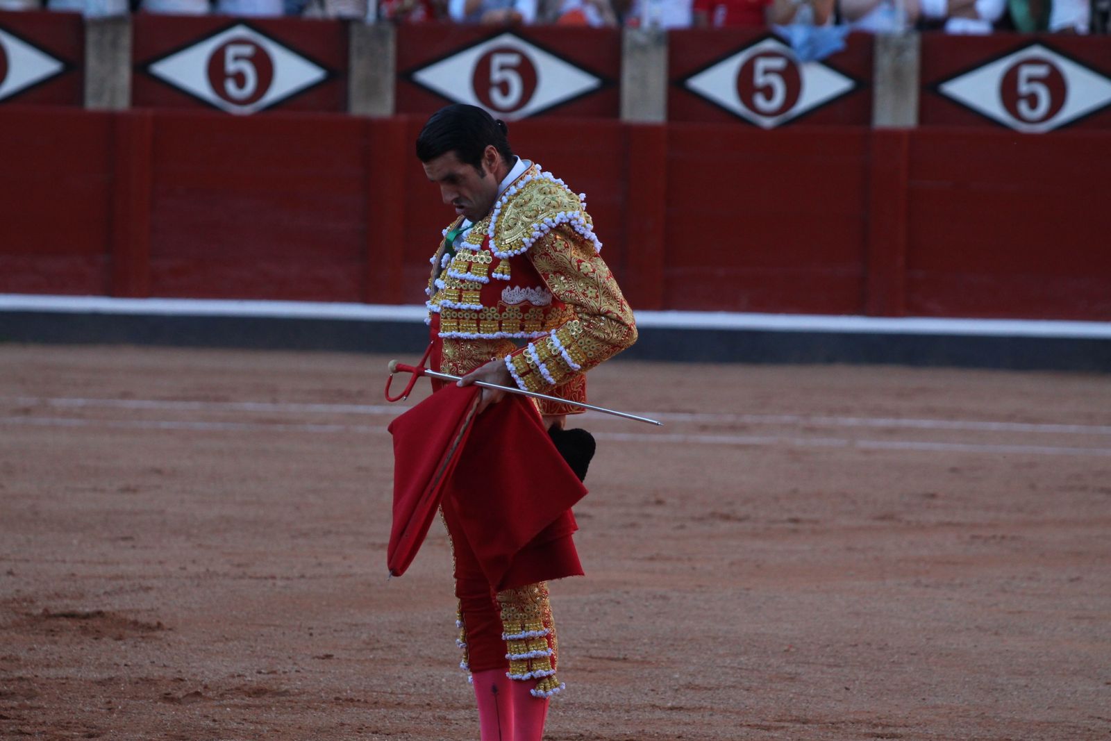 Emilio de Justo, Juan Ortega y Roca Rey inauguran el cartel de figuras en la feria de Salamanca: la corrida de Garcigrande en imágenes