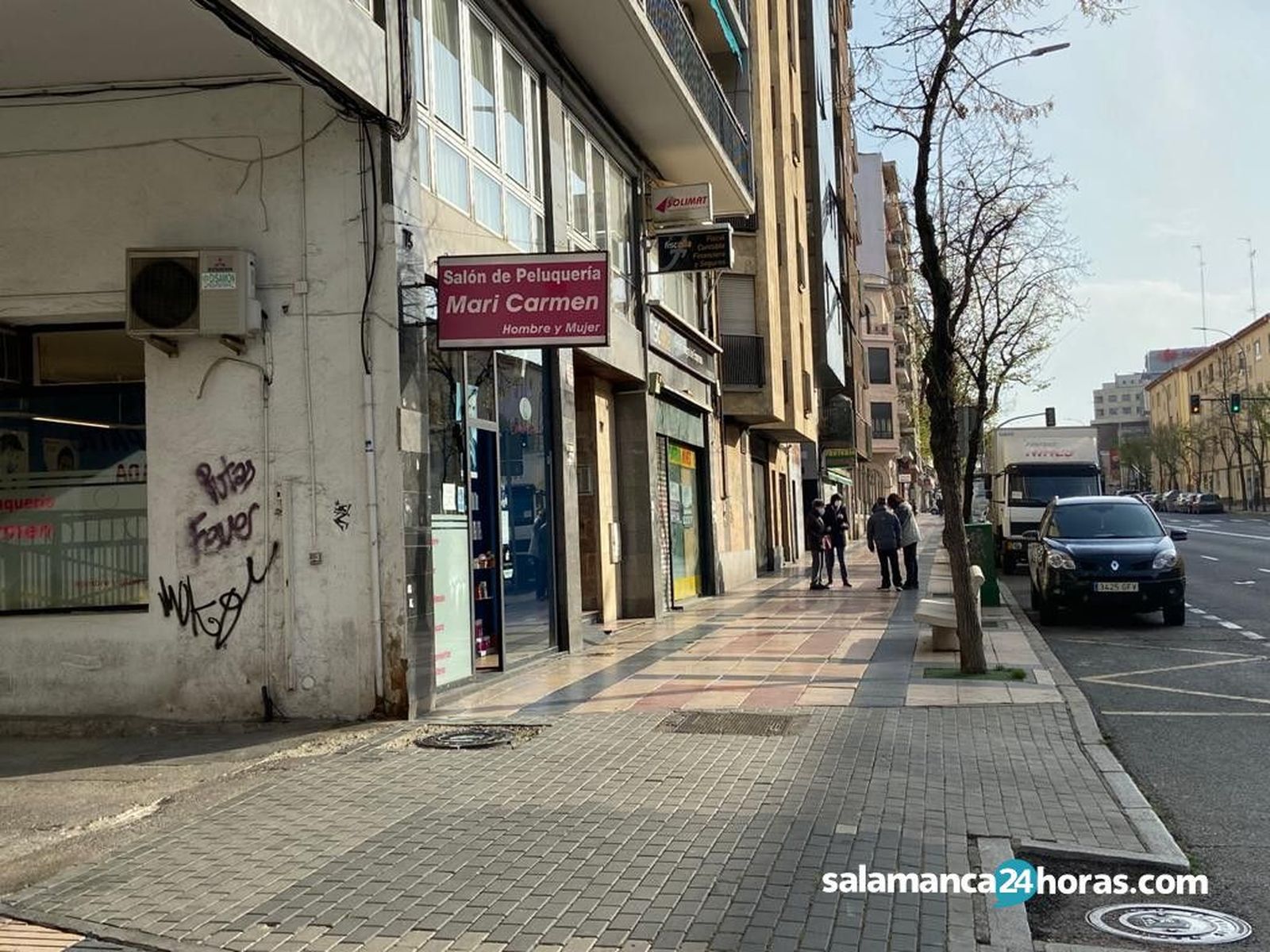 Un joven chino se encierra en el cuarto de baño de una peluquería del paseo de la Estación hasta que llega la Policía