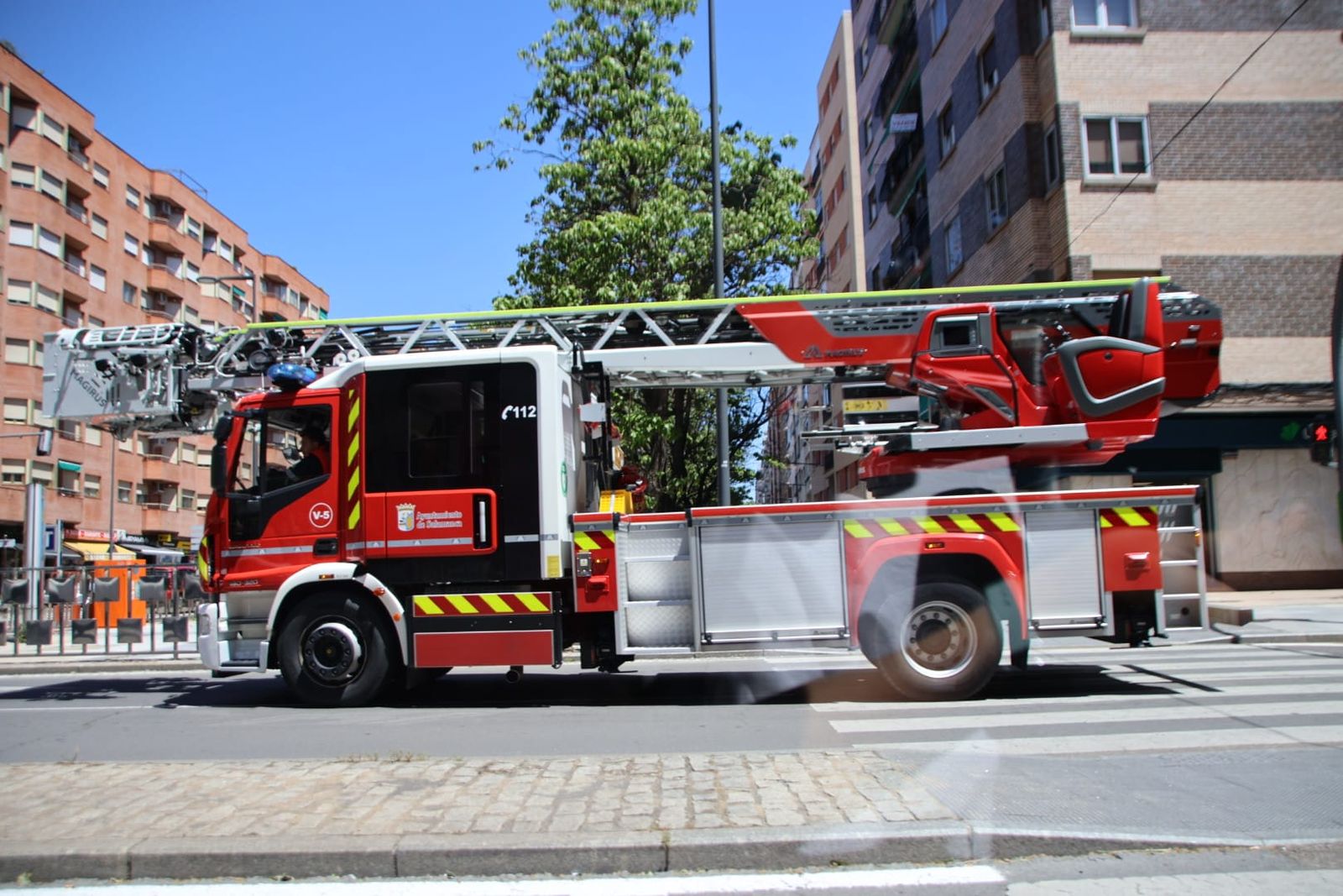 Camión de bomberos que han intevenido en el incendio de una vivienda en Garrido