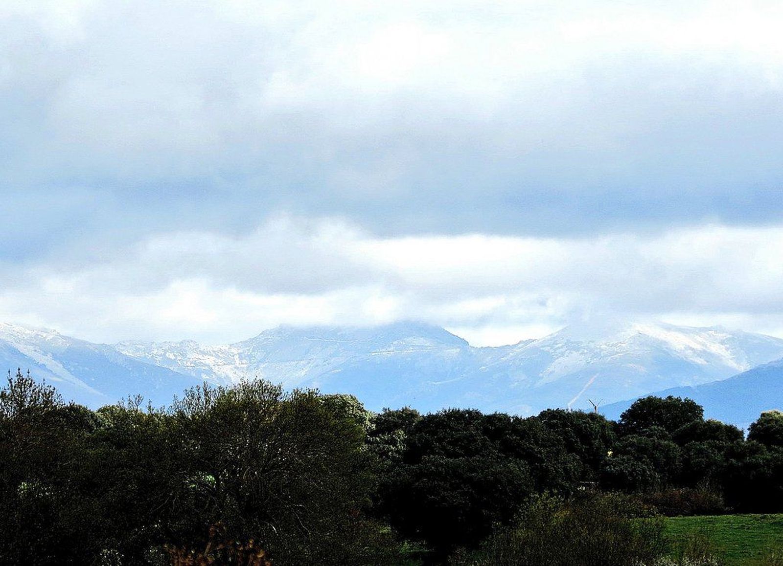 Nieve en la Sierra de Francia. Fuente: @CiudadRMeteo