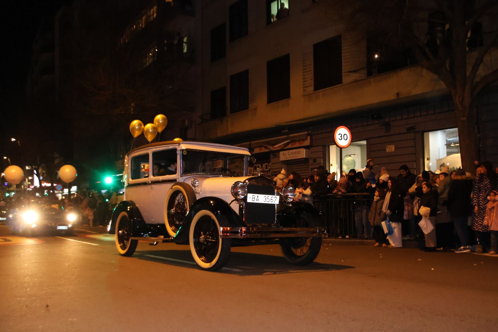 Los Reyes Magos recorren las calles de Salamanca en la Cabalgata 2026
