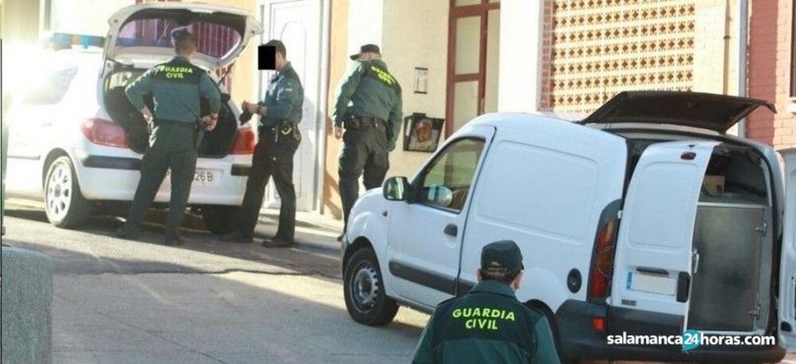 La Guardia Civil durante una operación antidroga anterior en Carbajosa - Imagen de archivo