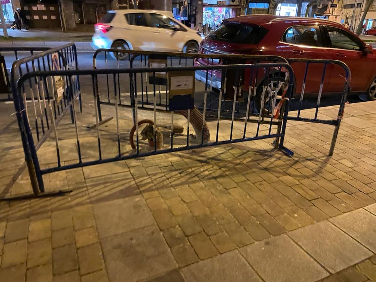 Se ha iniciado la instalación de un nuevo punto de recarga para coches en nuestra ciudad.