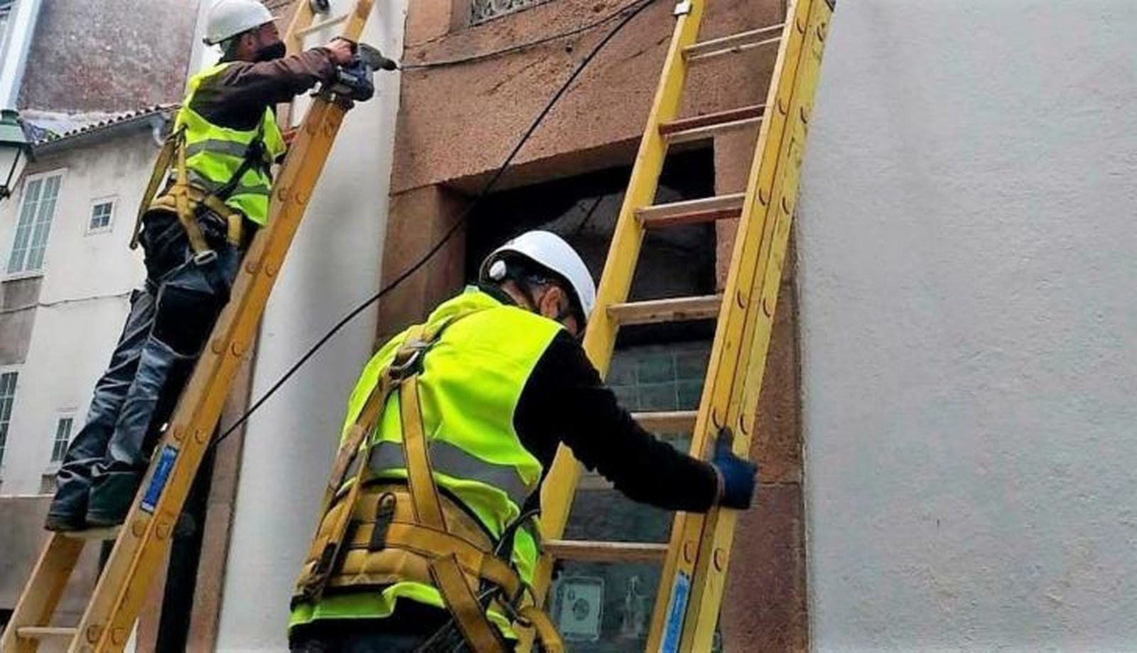 Tareas de instalación de fibra óptica. Archivo Tareas de instalación de fibra óptica. Archivo