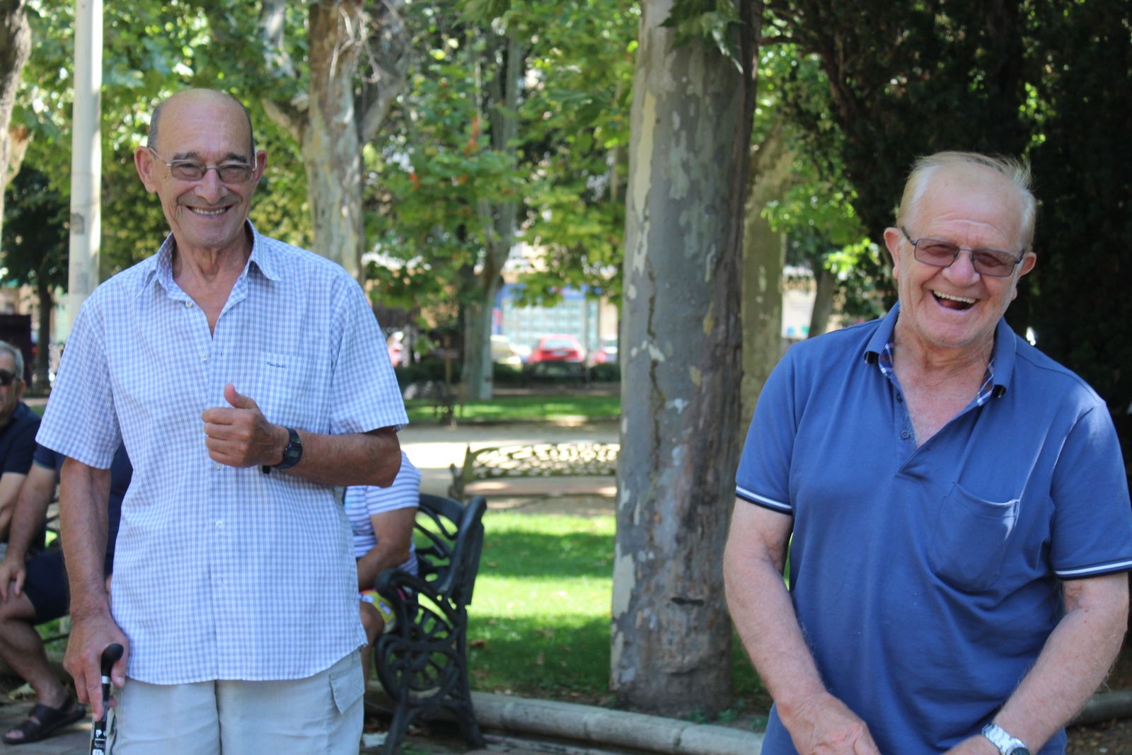 El concejal de Participación Social, Roberto Martín, asiste a la celebración de una nueva edición de la campaña ‘Mójate por la Esclerosis Múltiple’ de ASDEM.